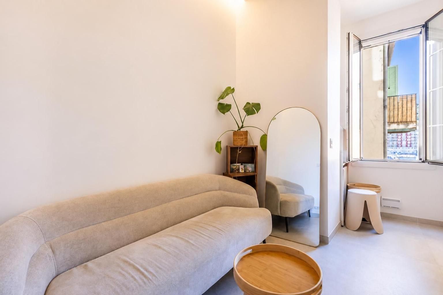 Appartement Nid Perché Avec Aperçu à Pied ! Nice