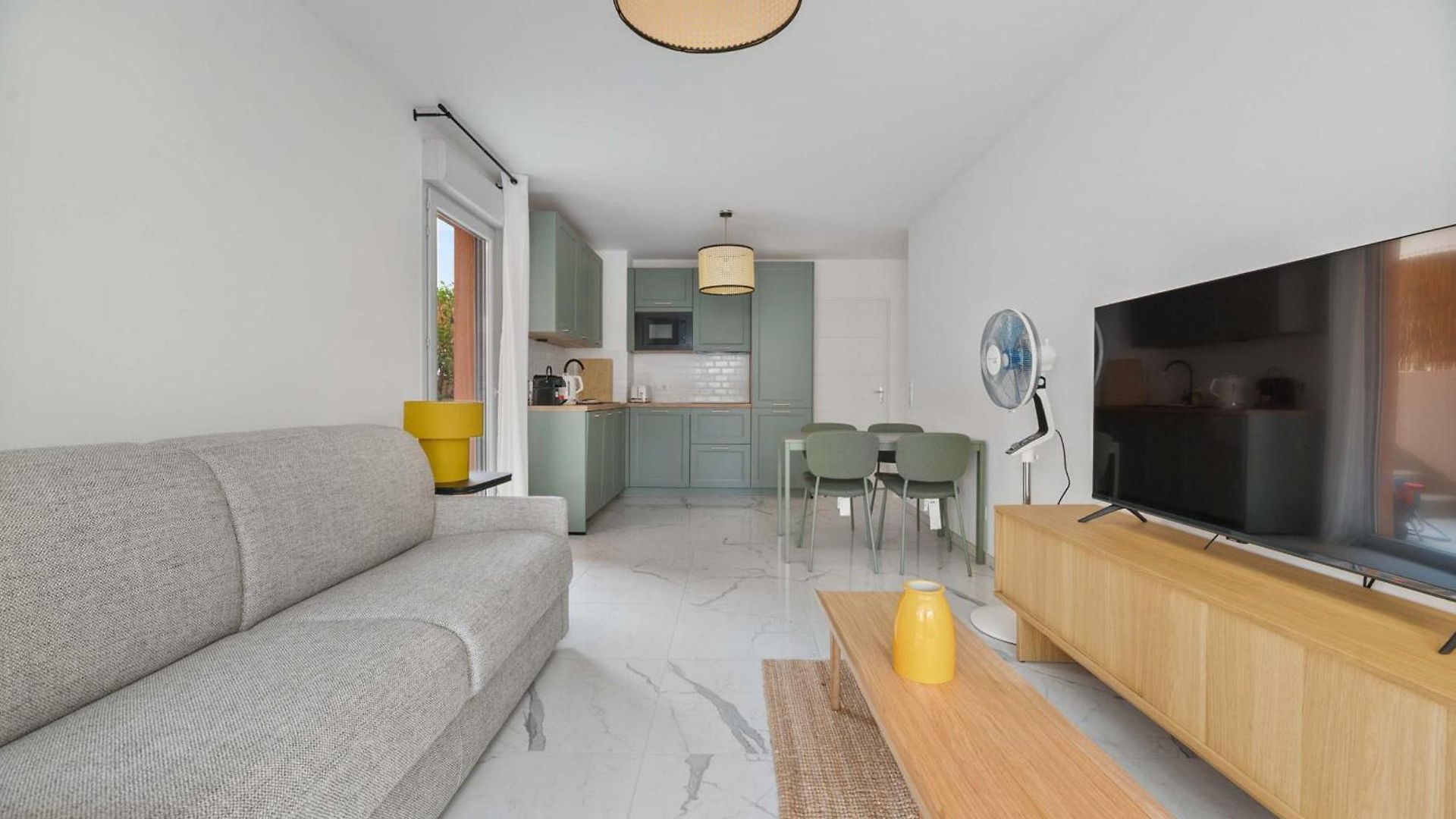Avec Balcon-terrasse & Clim Apartment