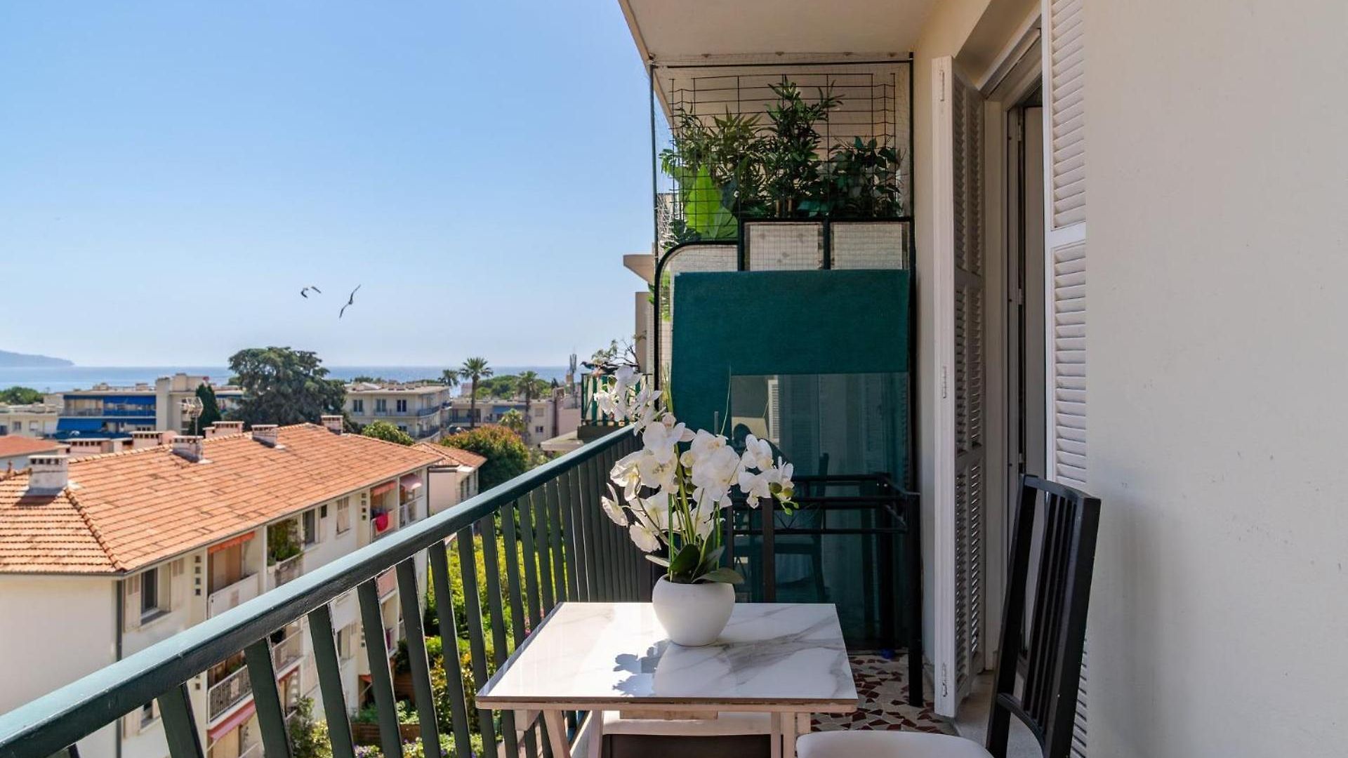 3 Pieces Bord De Apartment