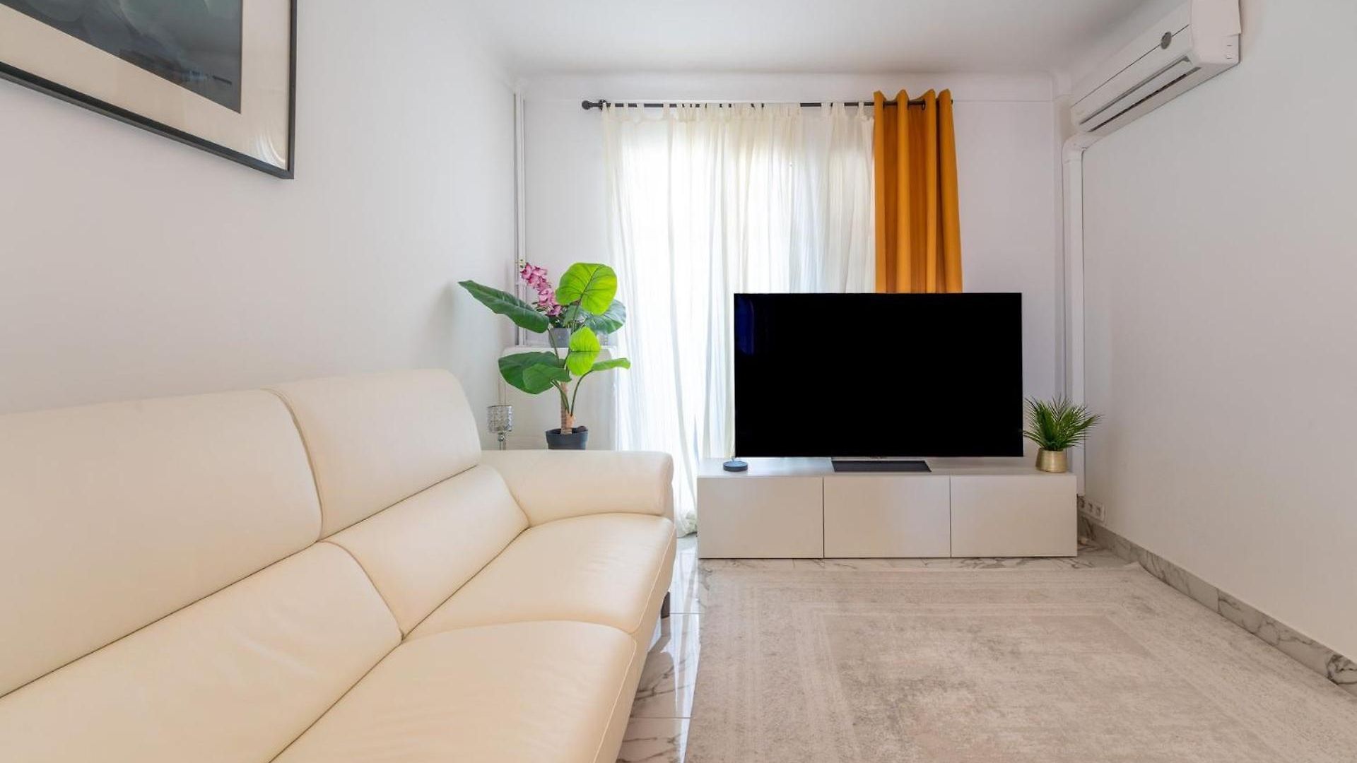 Apartment 3 Pieces Bord De