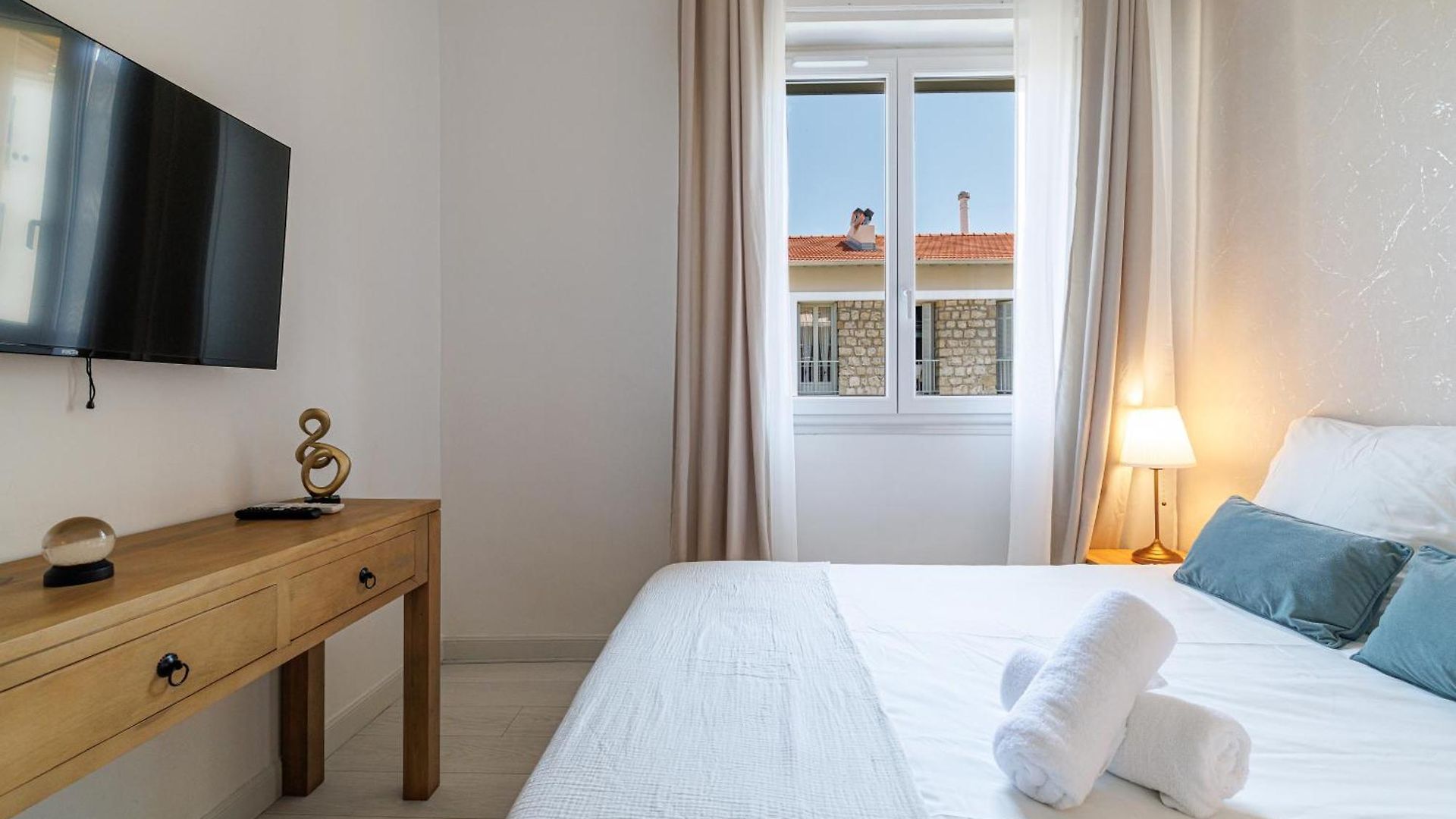 - Center, Wifi, Ac, 2-6 Pers