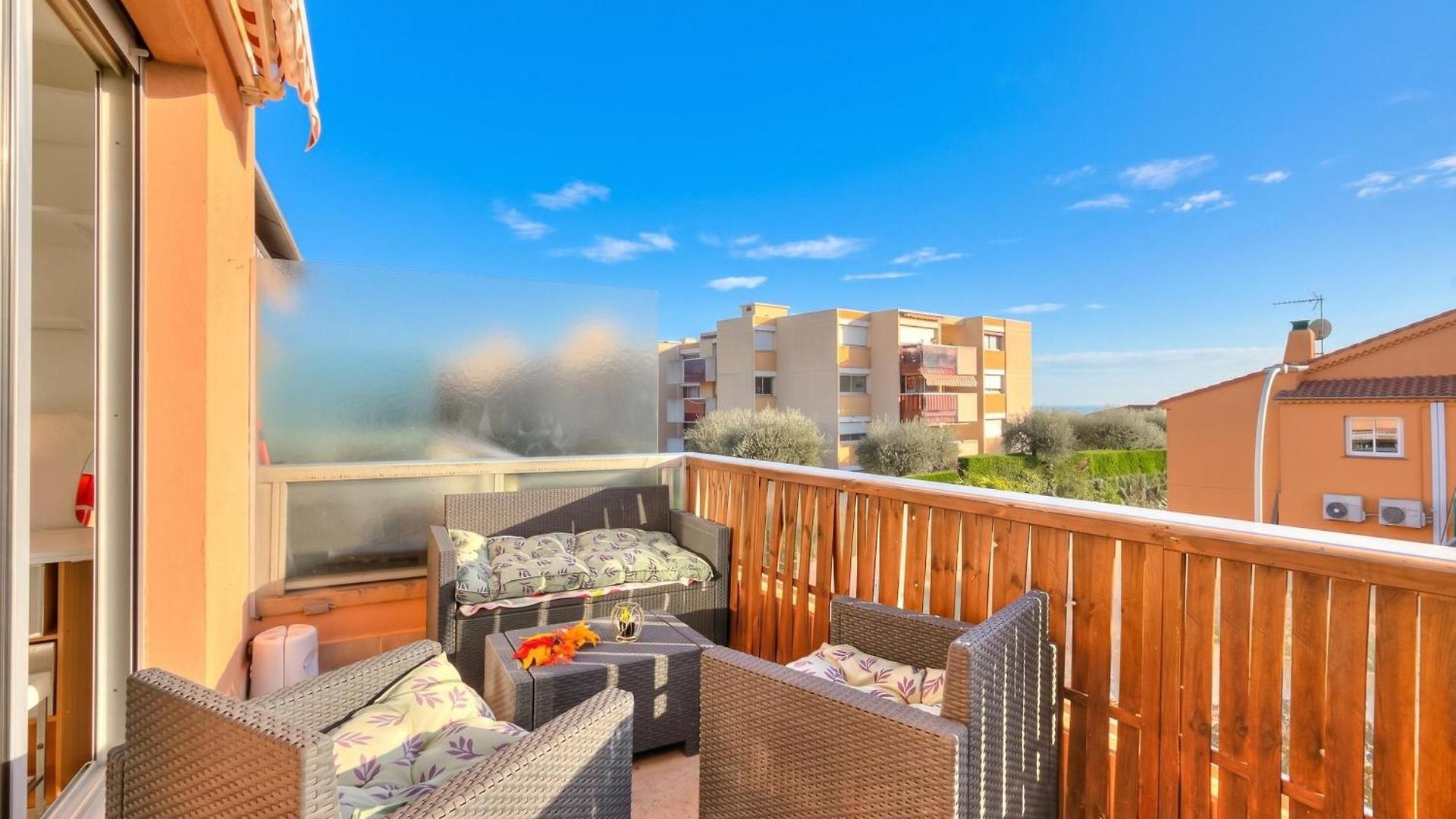 Fabrina With Balcony And Pool - Happy Apartment