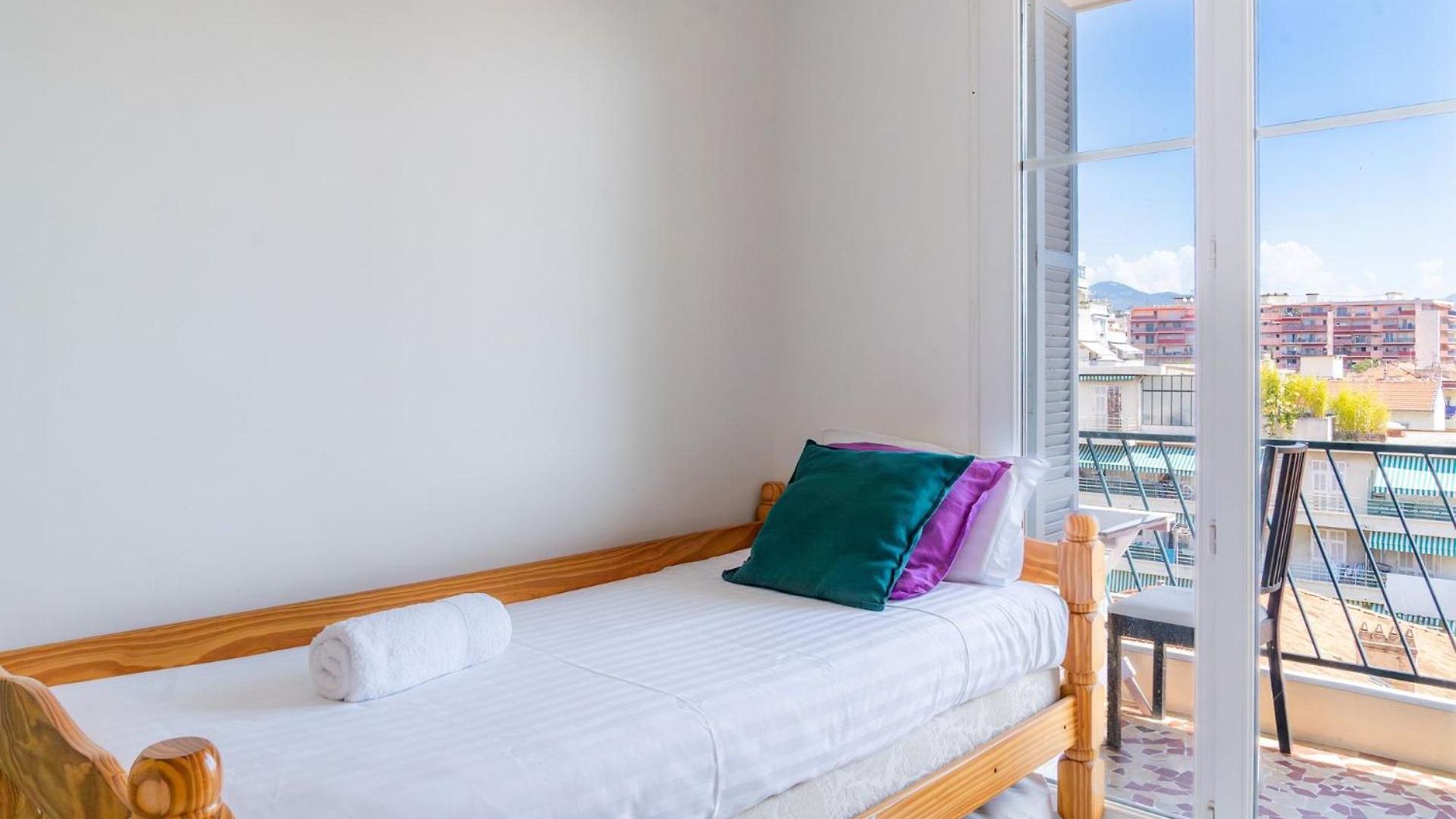 3 Pieces Bord De Apartment *