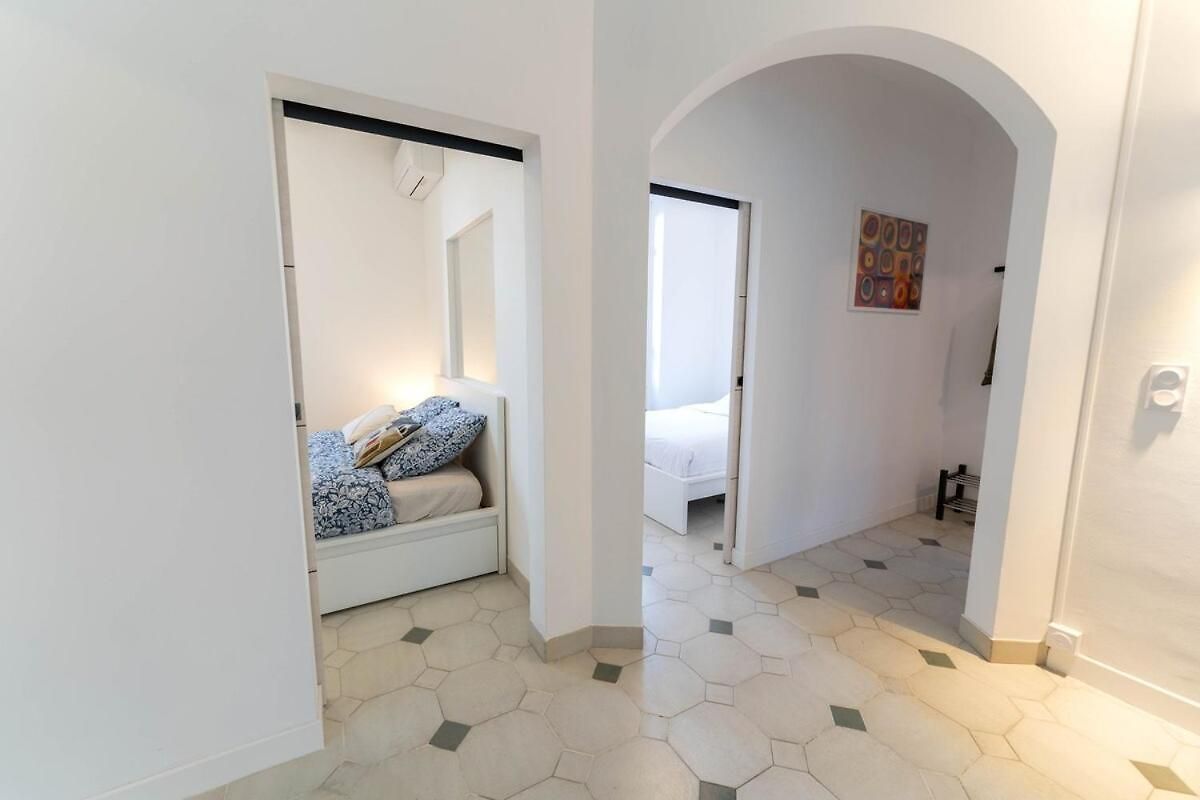 Magnifique Rez De Jardin Port Apartment Nice