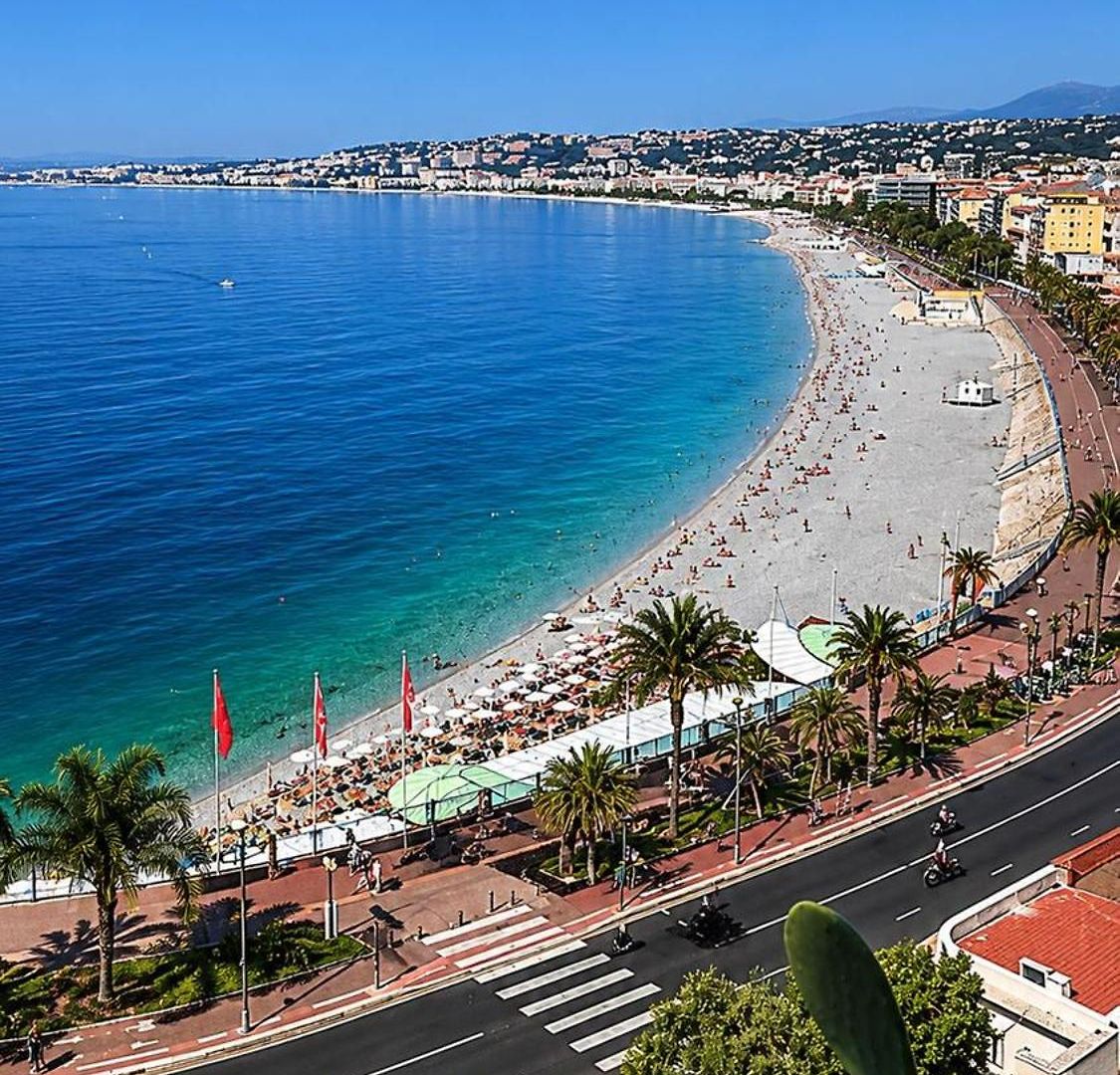 Azur - 2 Min From The Apartment