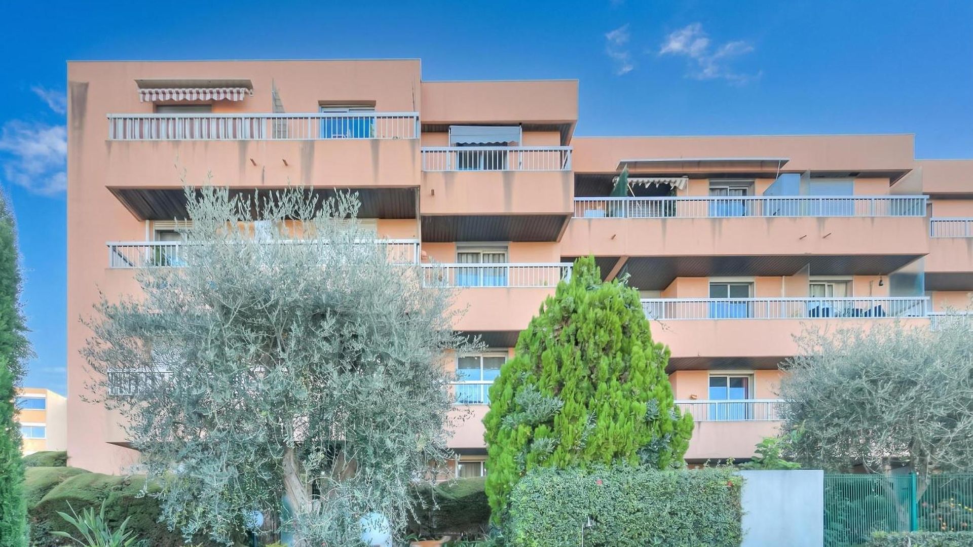 Fabrina With Balcony And Pool - Happy Apartment