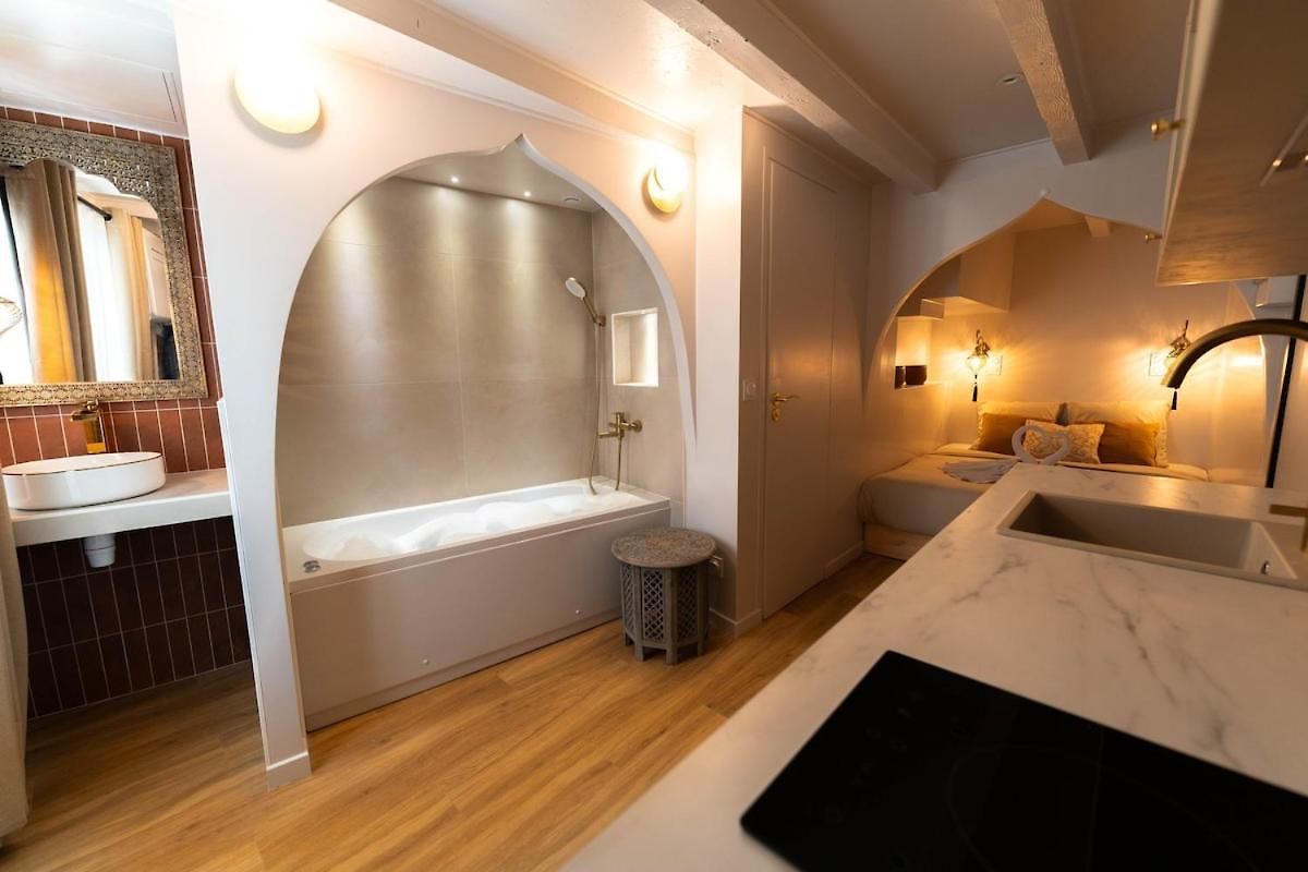 Les D Ailleurs Apartment *