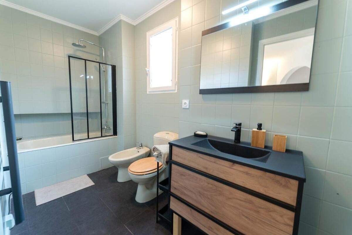 Magnifique Rez De Jardin Port Apartment