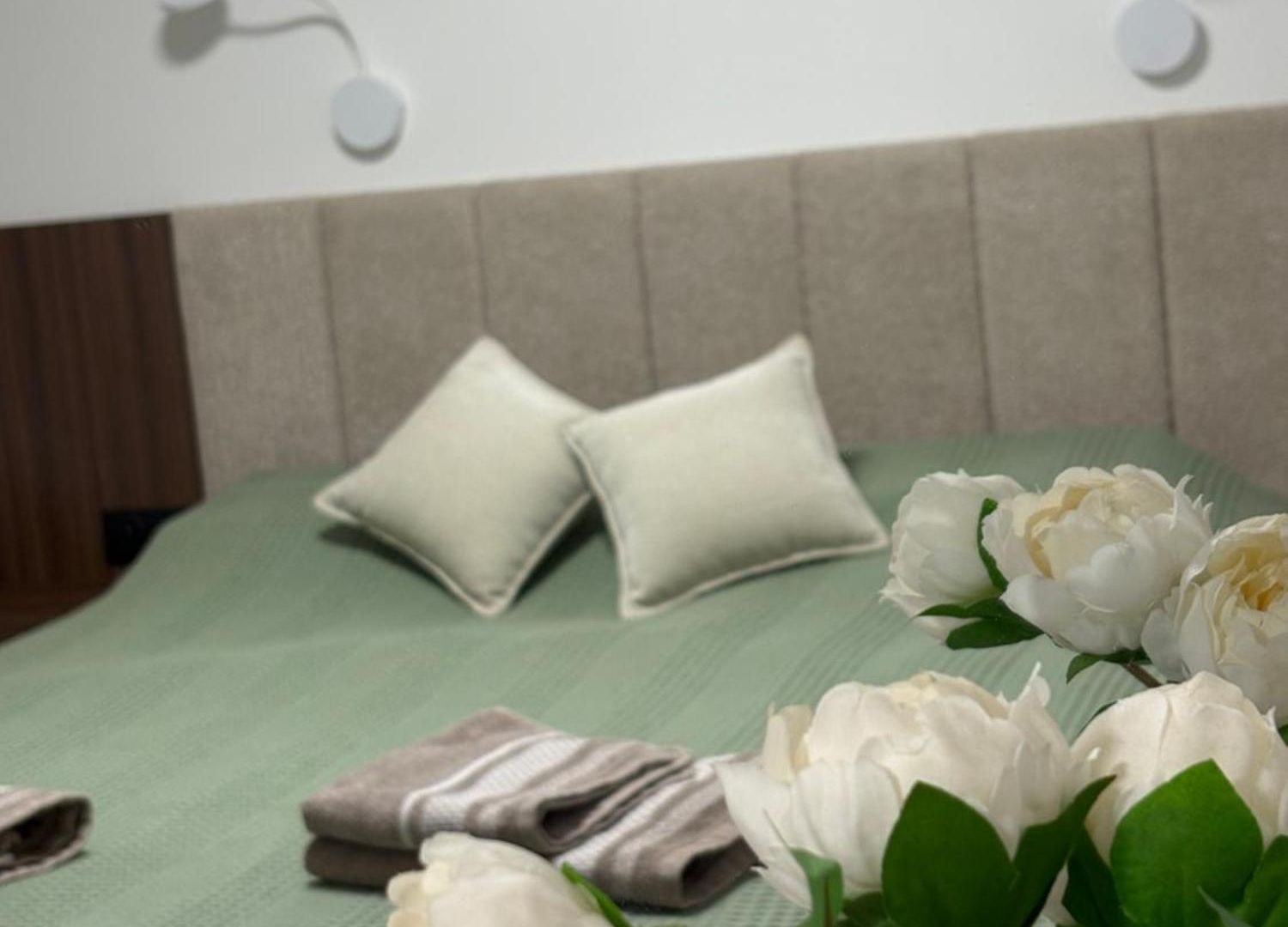 Neuf 2 Et Salon - Proche & Aeroport Apartment *
