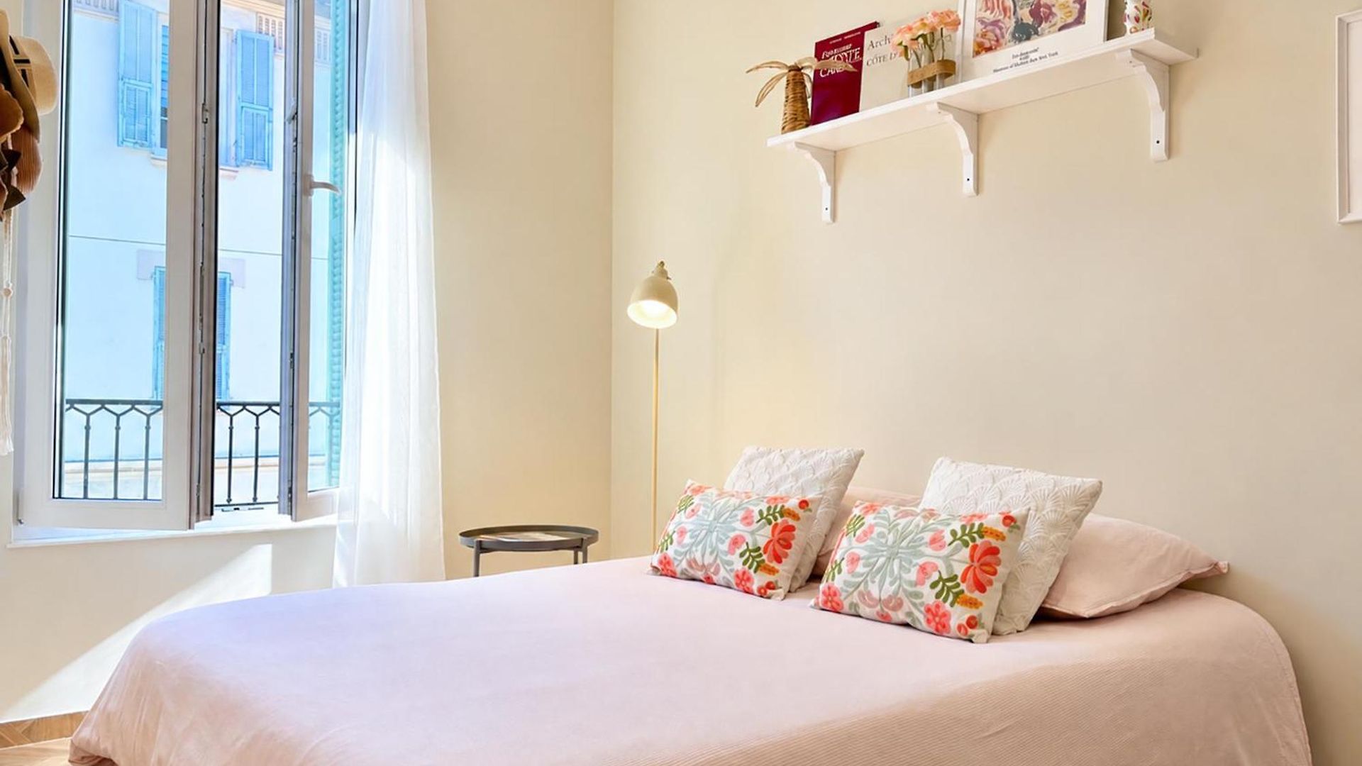 Apartment Le Petit - 4 Studios, 2 With Private Terrace - Centre Nice