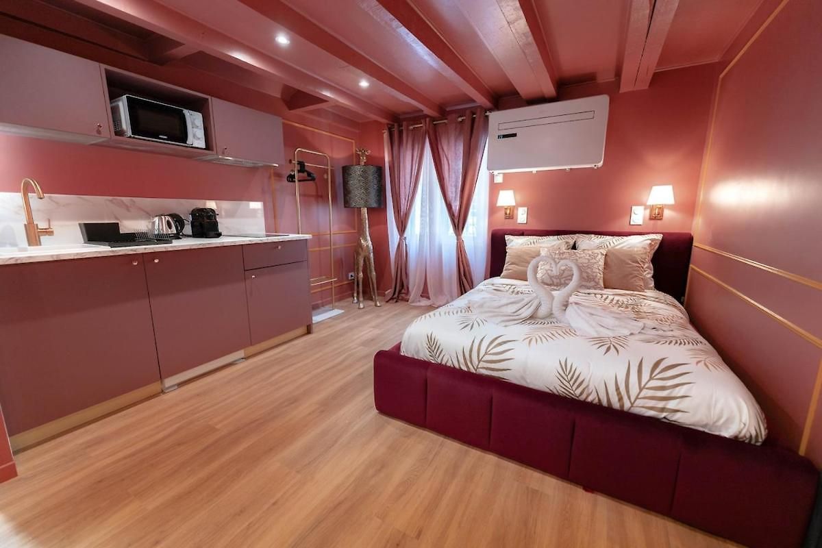 Les D Ailleurs Apartment *