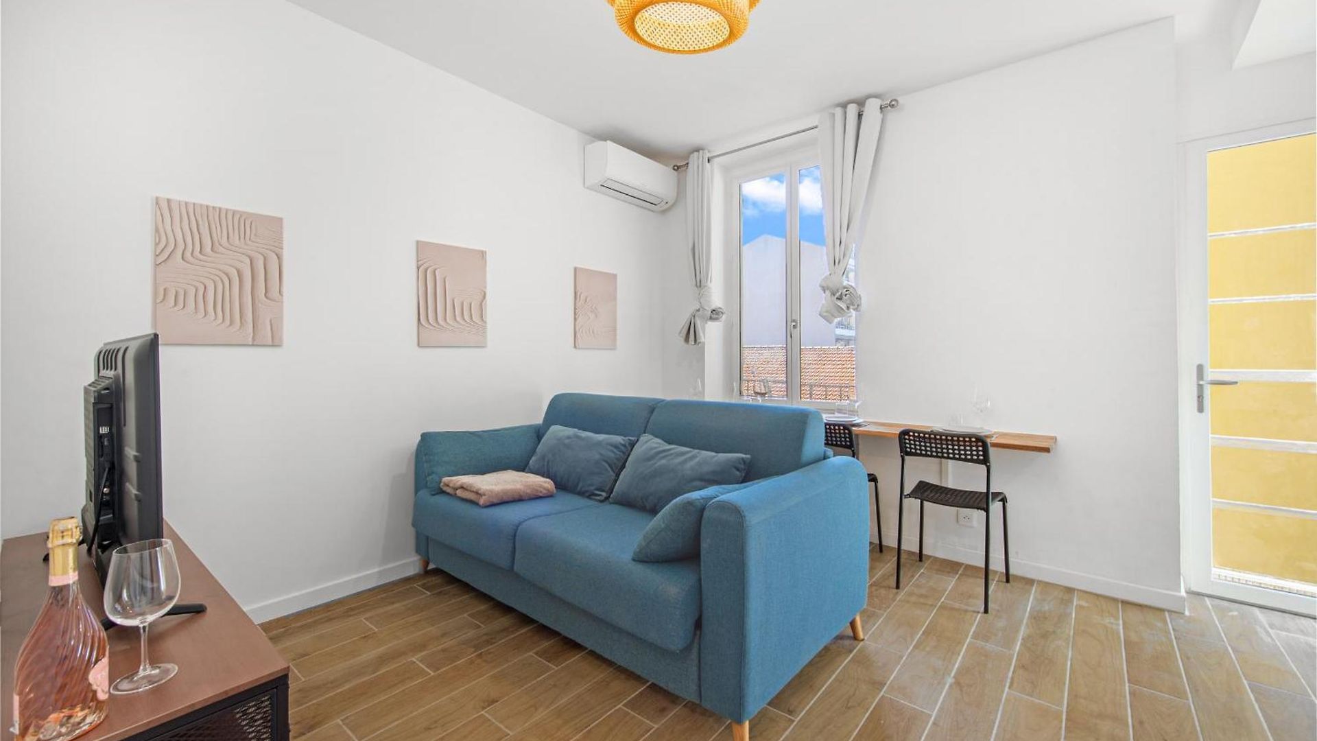 Nice, 3-room Refurbished Near Train Station Apartment *