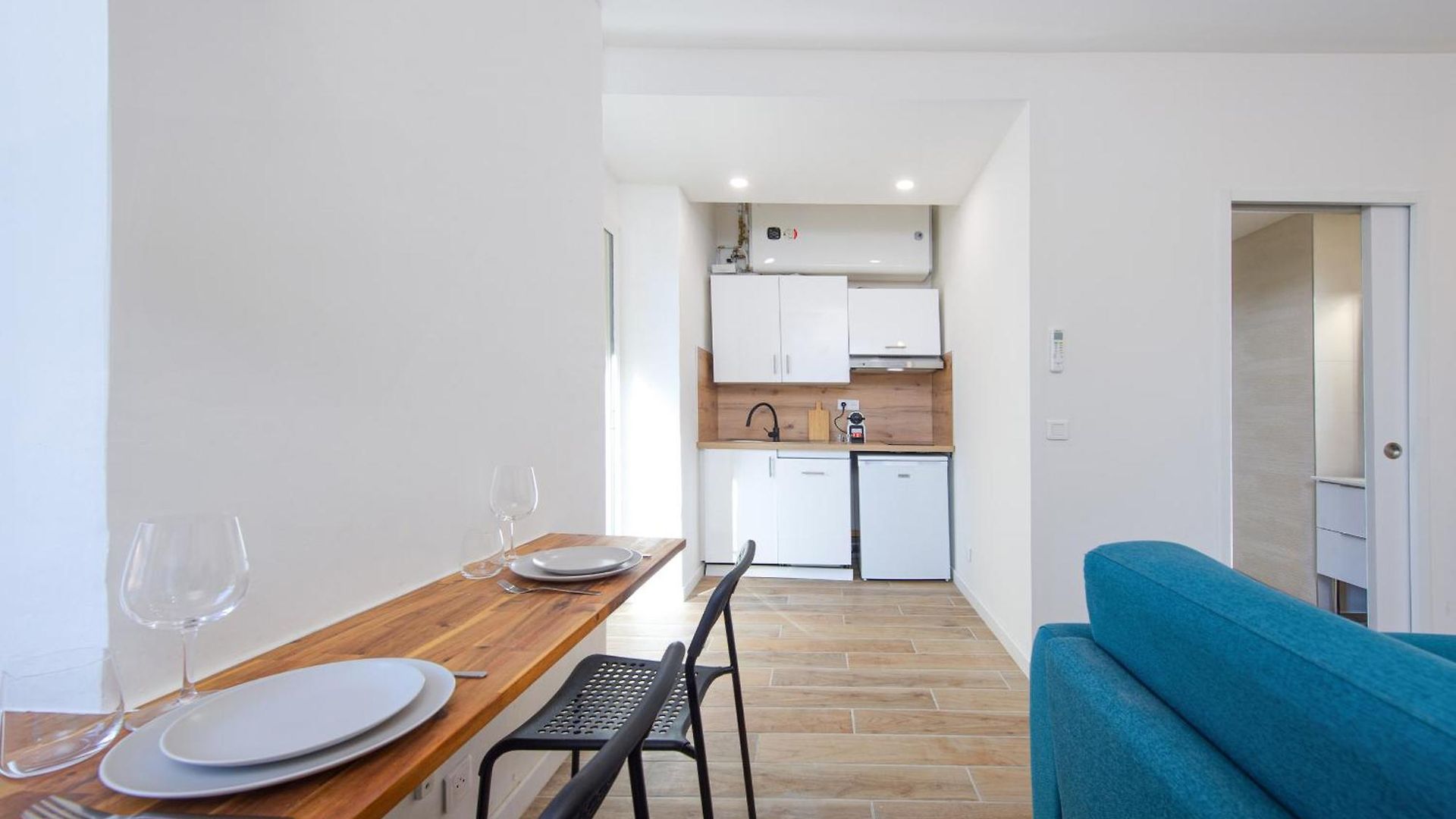 Nice, 3-room Refurbished Near Train Station Apartment