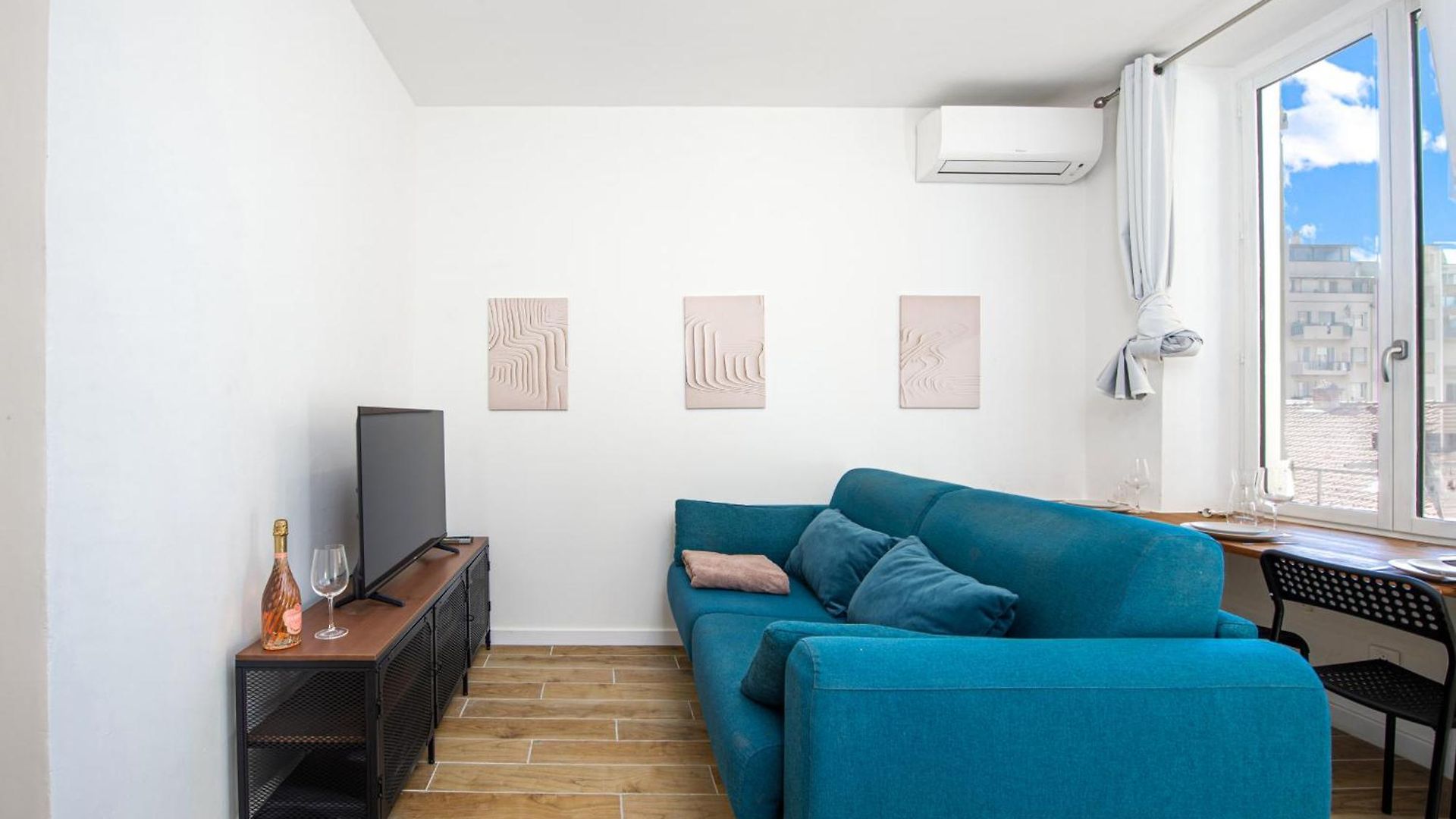 Nice, 3-room Refurbished Near Train Station Apartment *