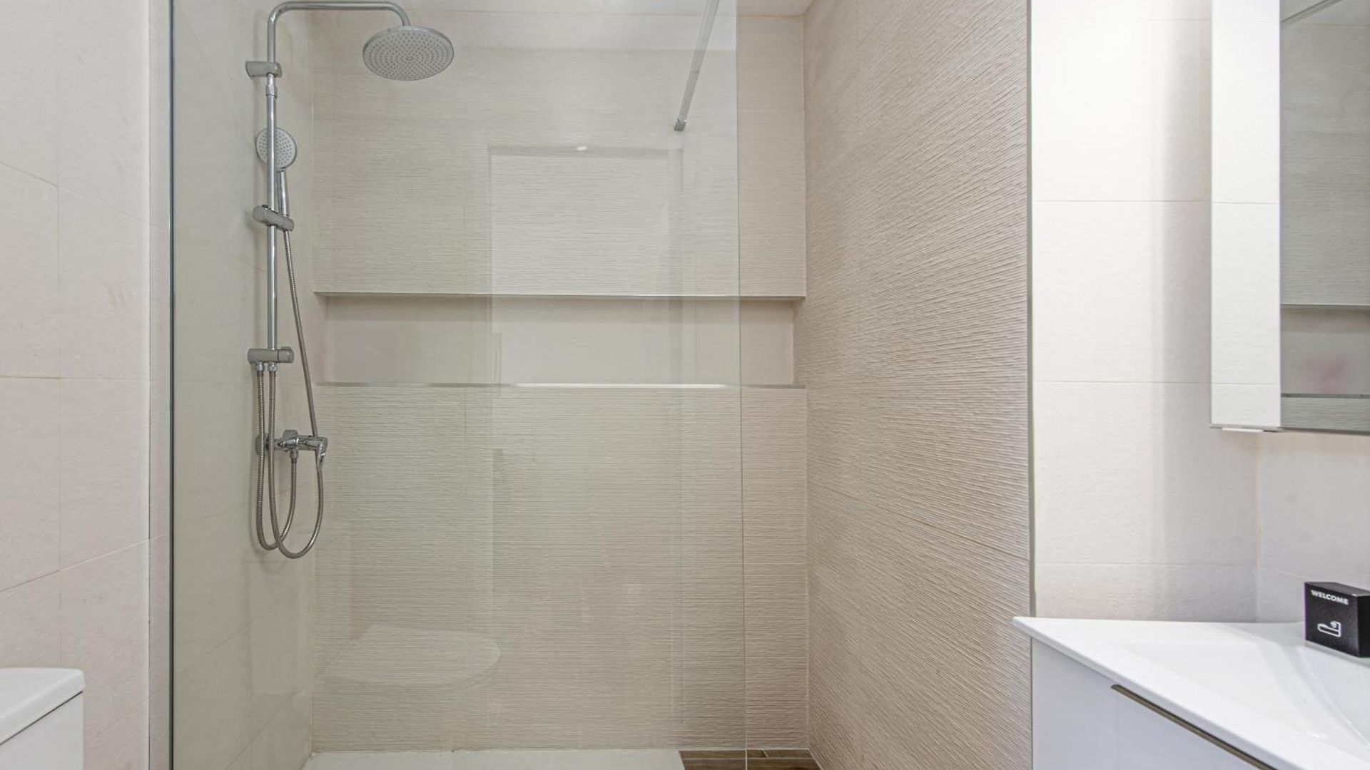 Nice, 3-room Refurbished Near Train Station *