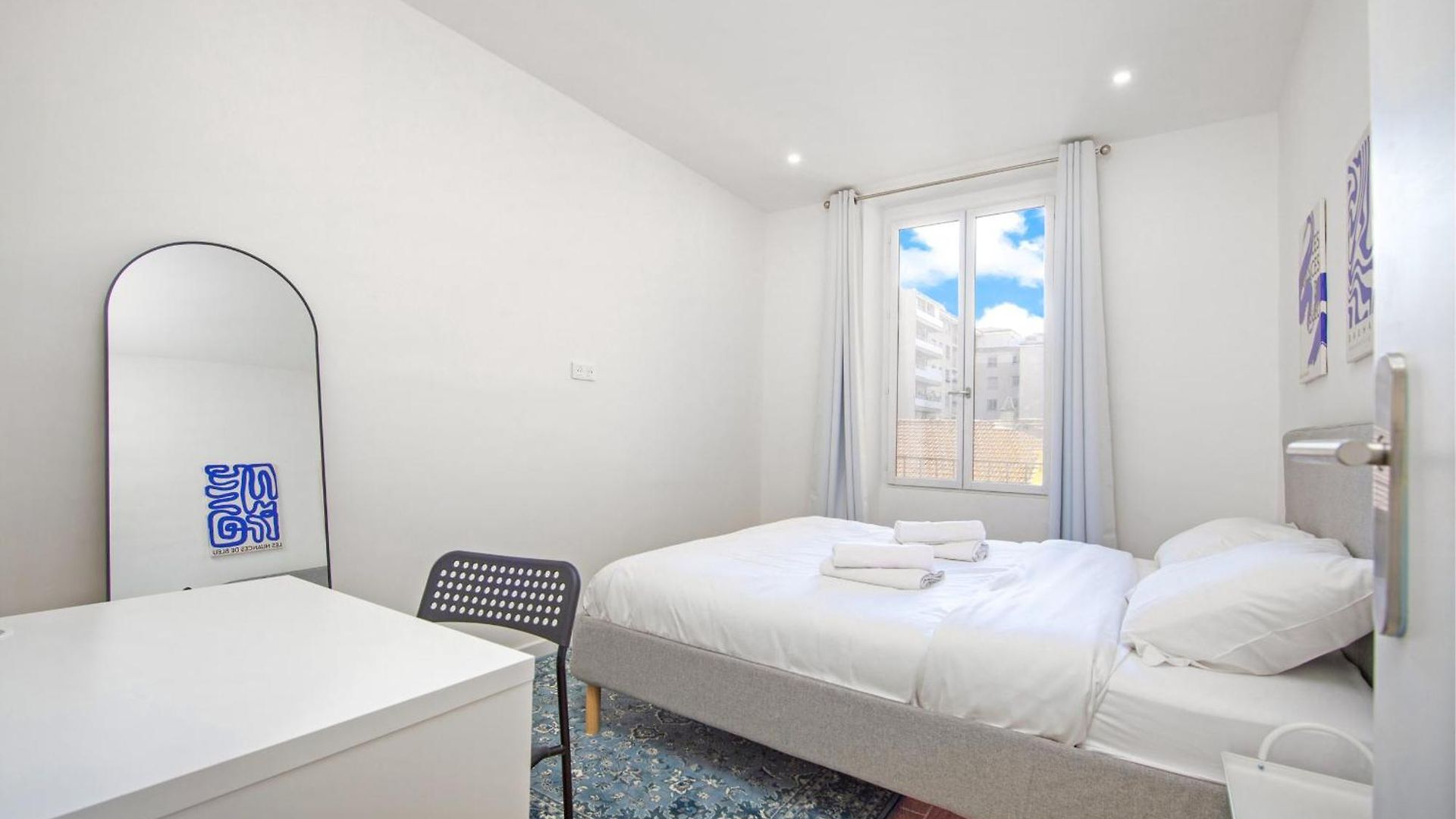 Nice, 3-room Refurbished Near Train Station Nice