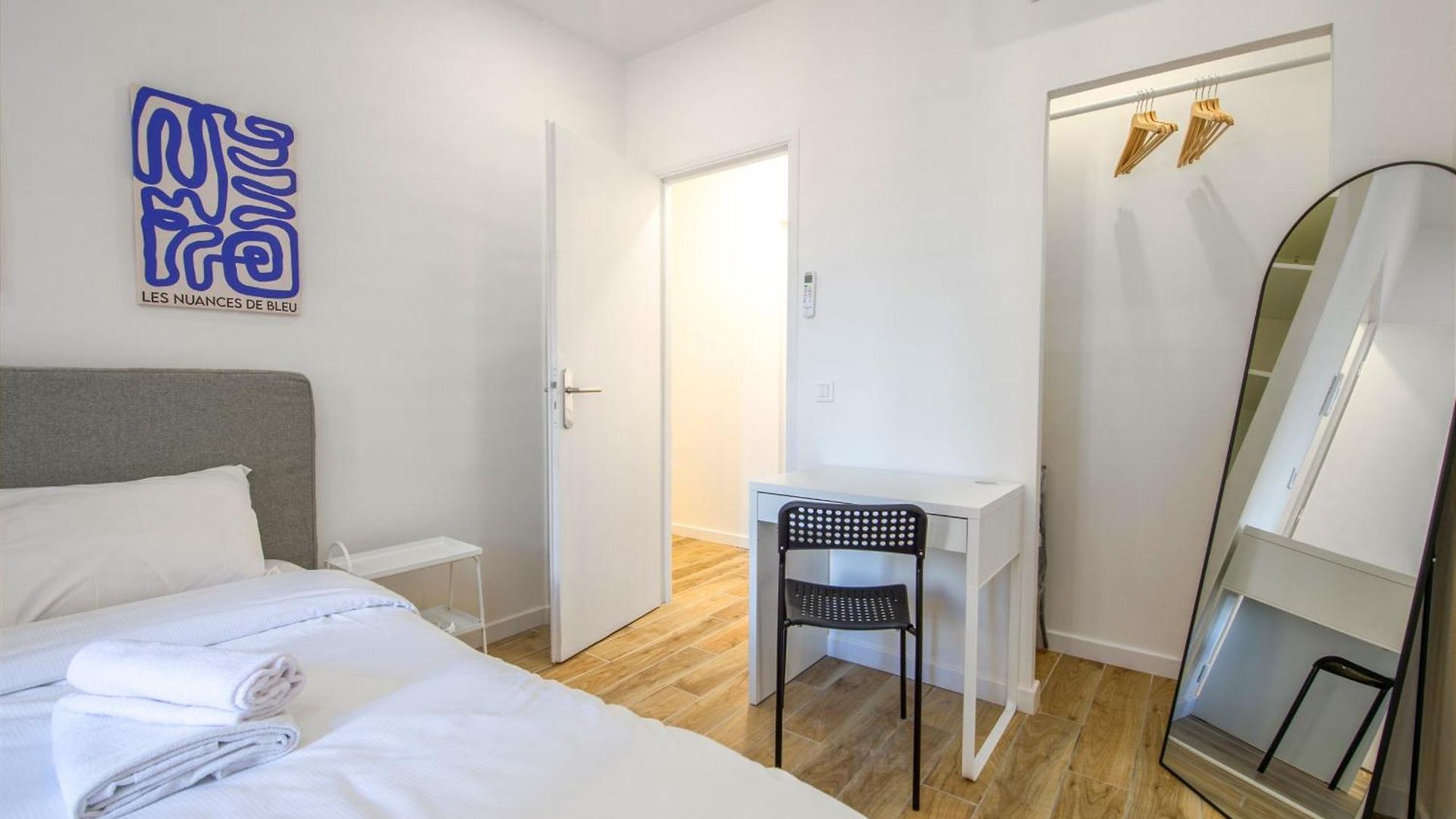 Nice, 3-room Refurbished Near Train Station Apartment