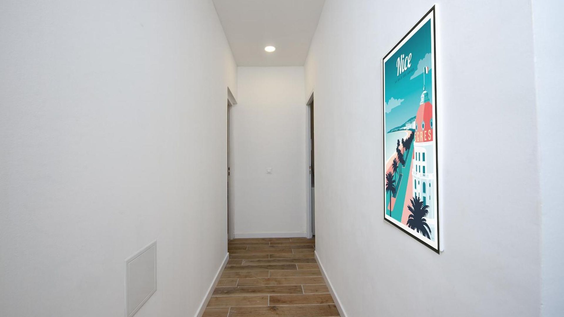 Nice, 3-room Refurbished Near Train Station Apartment