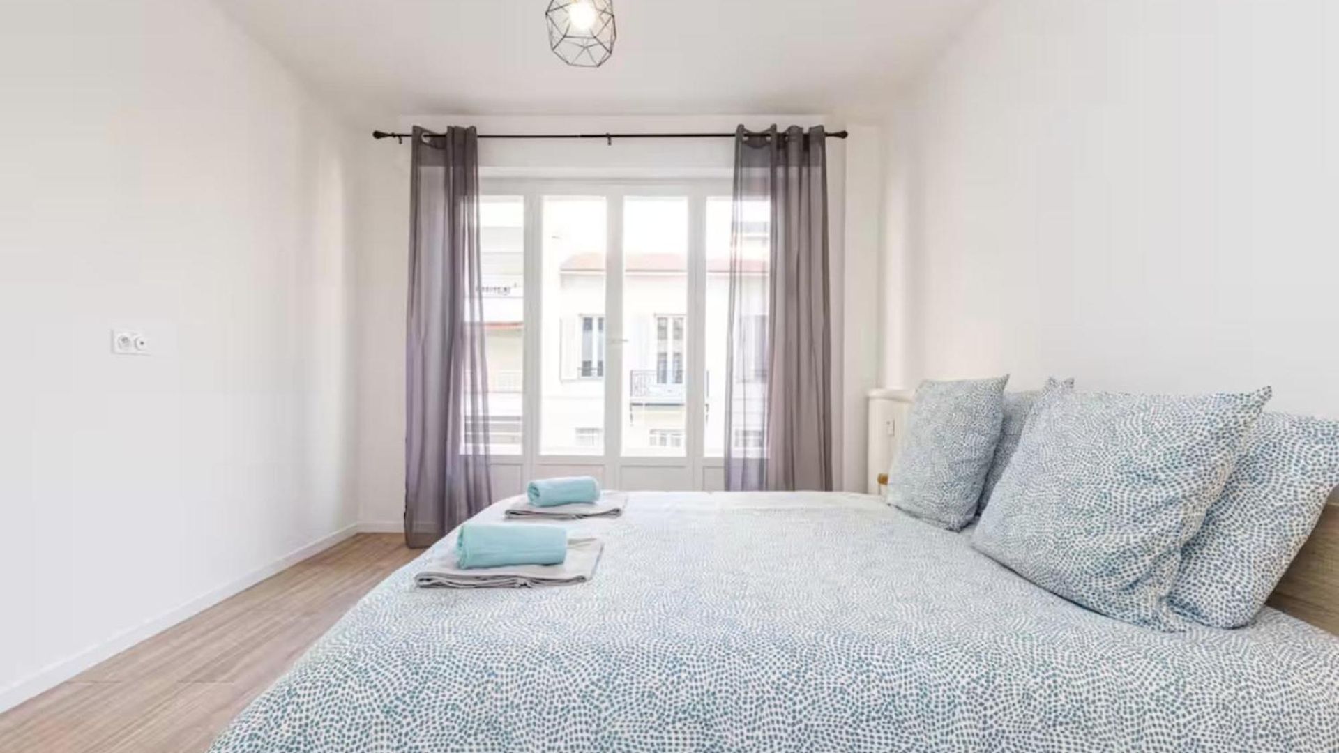 Apartment Beautiful 2 Bedrooms Close To The Sea