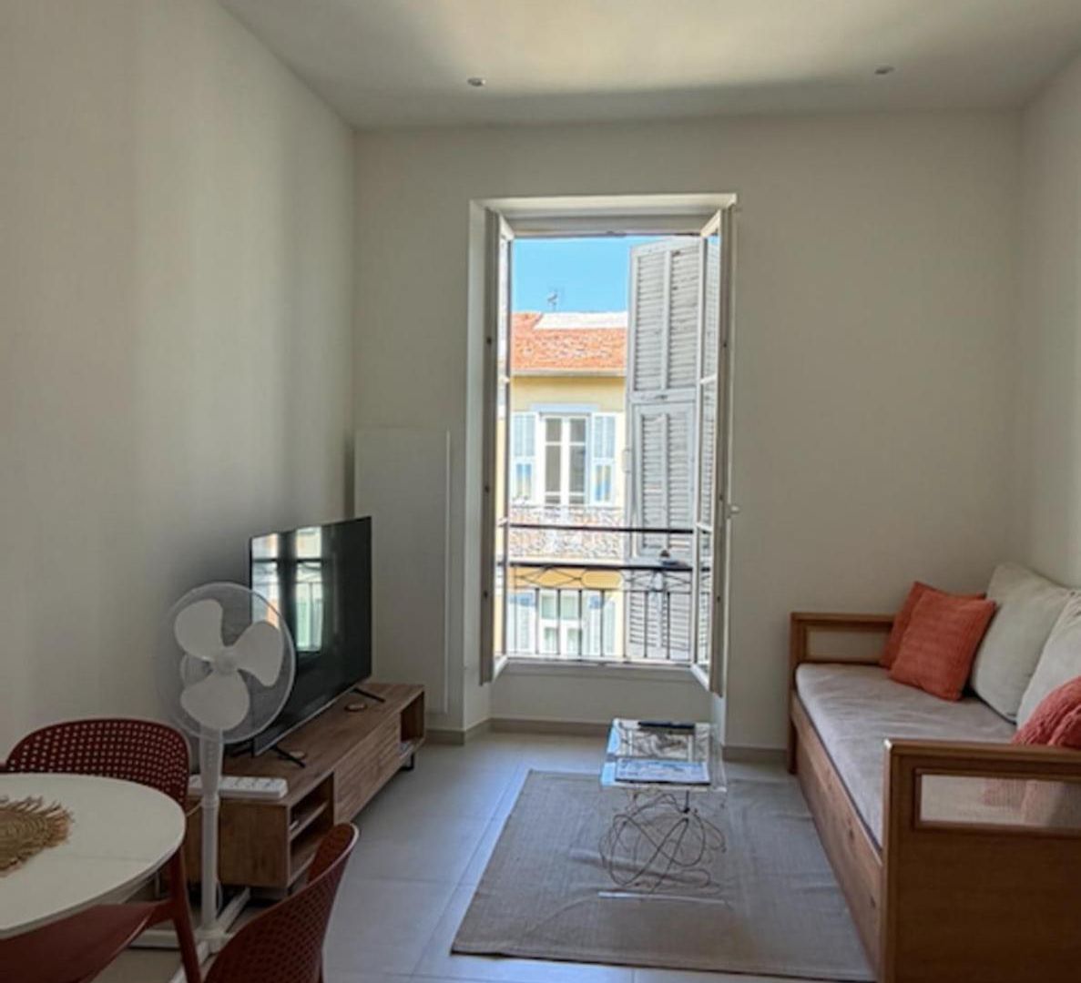 Apartment Modern And Unforgettable In The Heart Of Nice