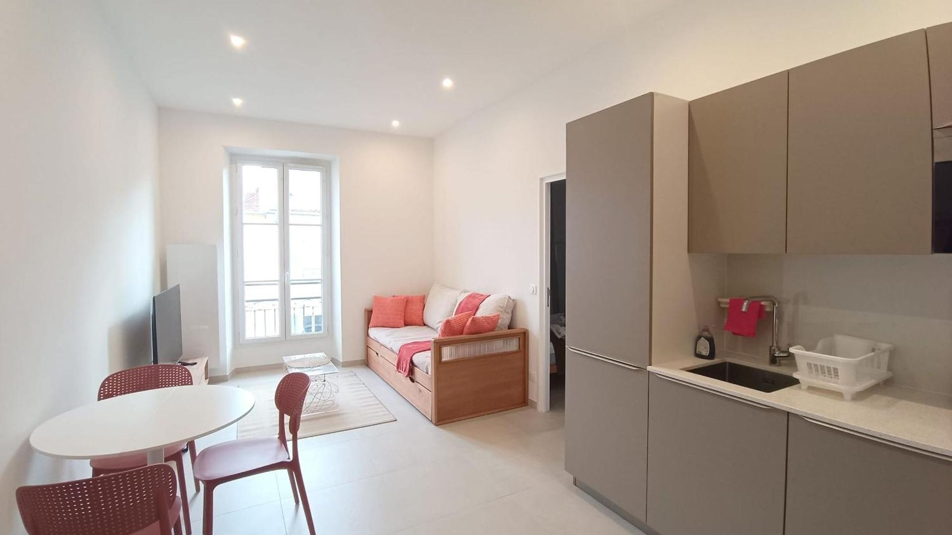 Apartment Modern And Unforgettable In The Heart Of Nice