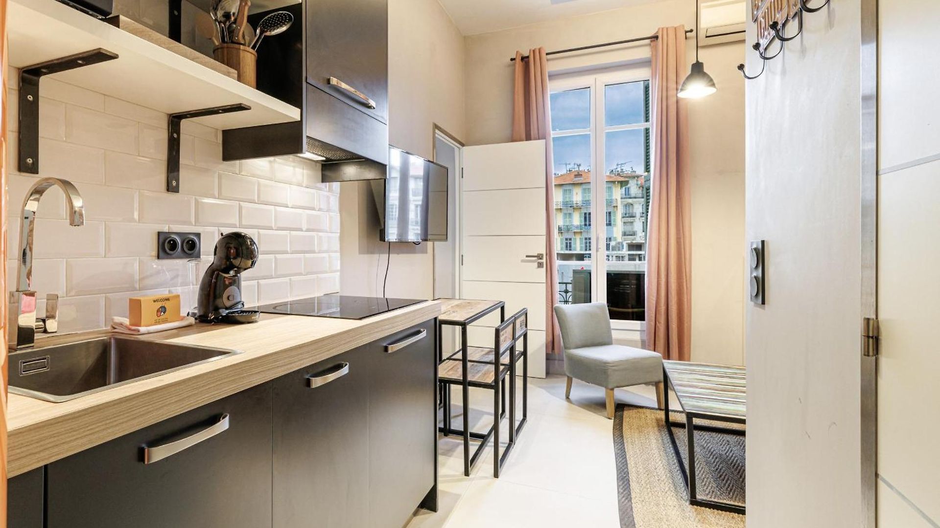 Charming 1 Bdr Downtown Nice