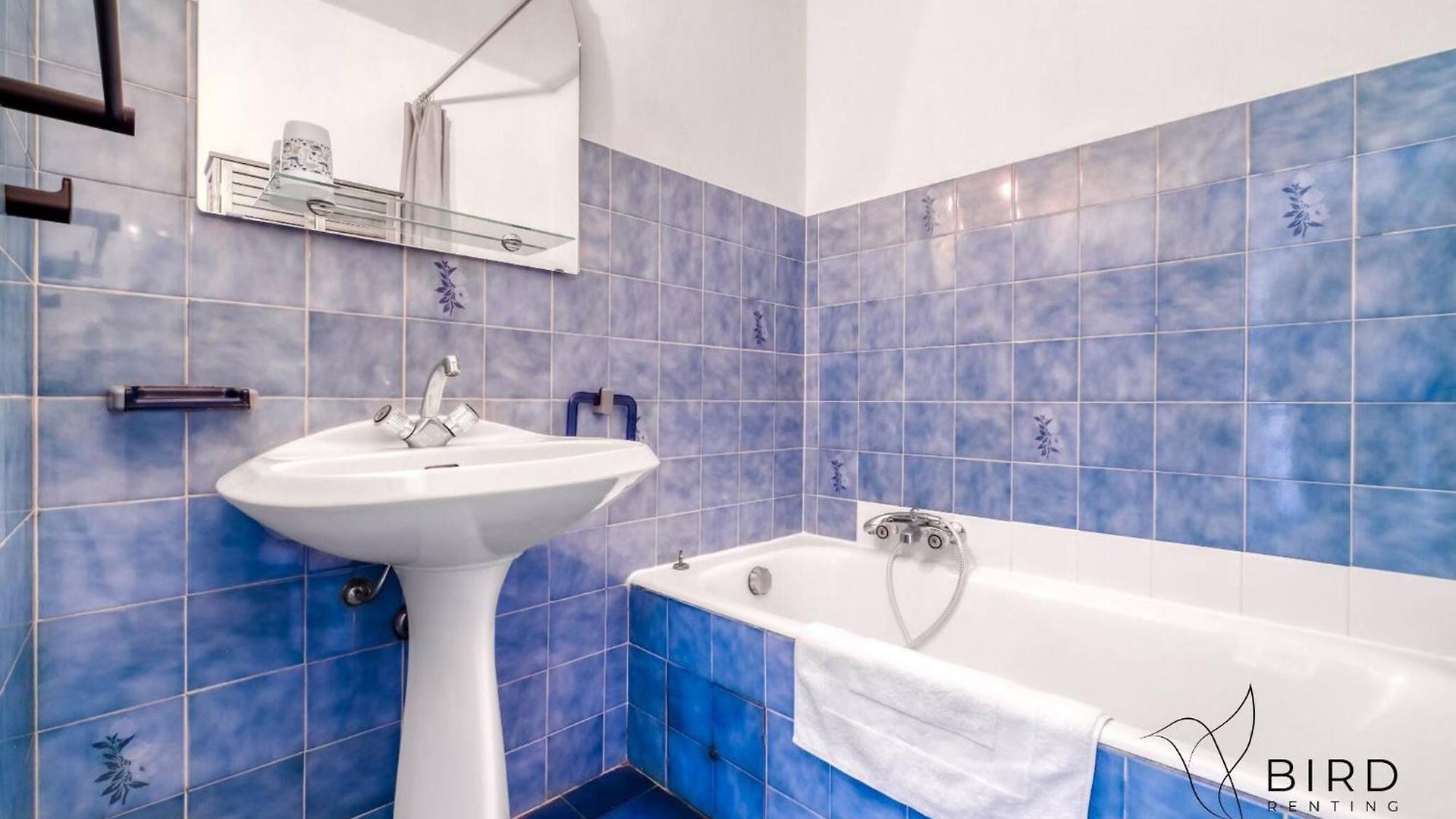 1br W Terrace & Parking Apartment