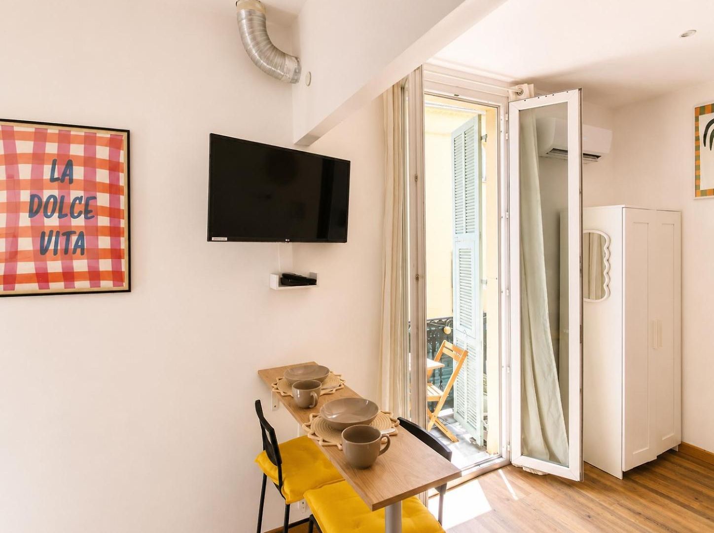 Studio, Downtown, Train Station, Wifi, Air Conditioning *