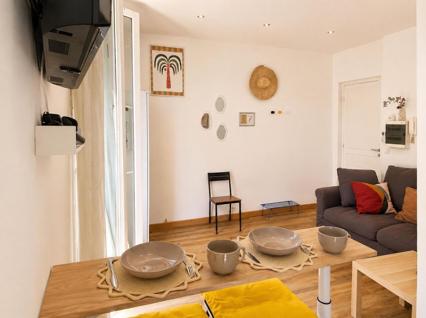 Studio, Downtown, Train Station, Wifi, Air Conditioning