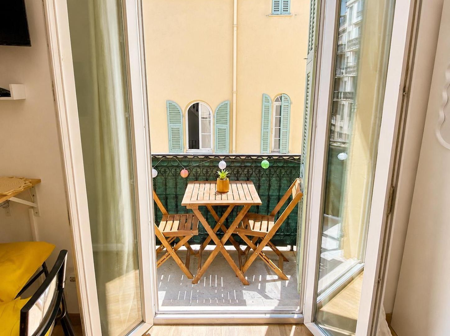 Studio, Downtown, Train Station, Wifi, Air Conditioning Apartment Nice