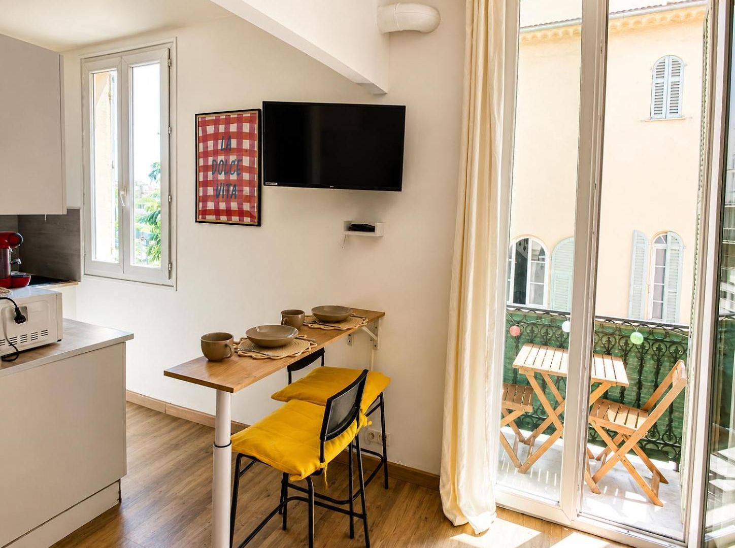 Studio, Downtown, Train Station, Wifi, Air Conditioning *