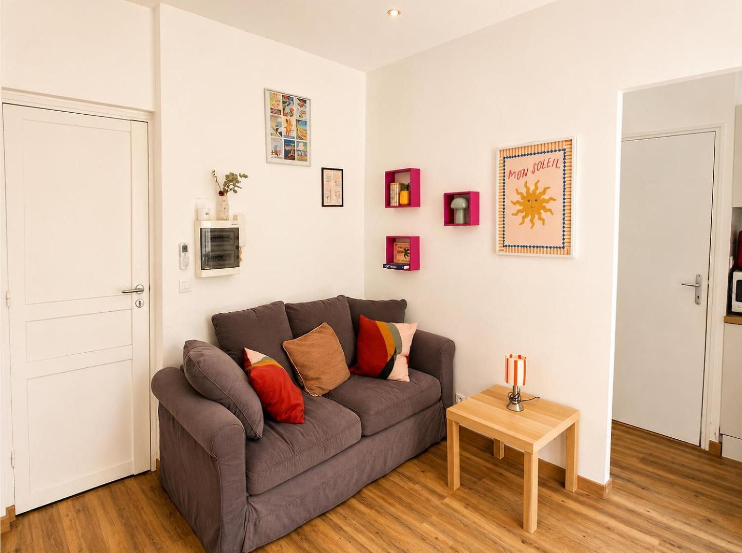 Studio, Downtown, Train Station, Wifi, Air Conditioning Apartment *