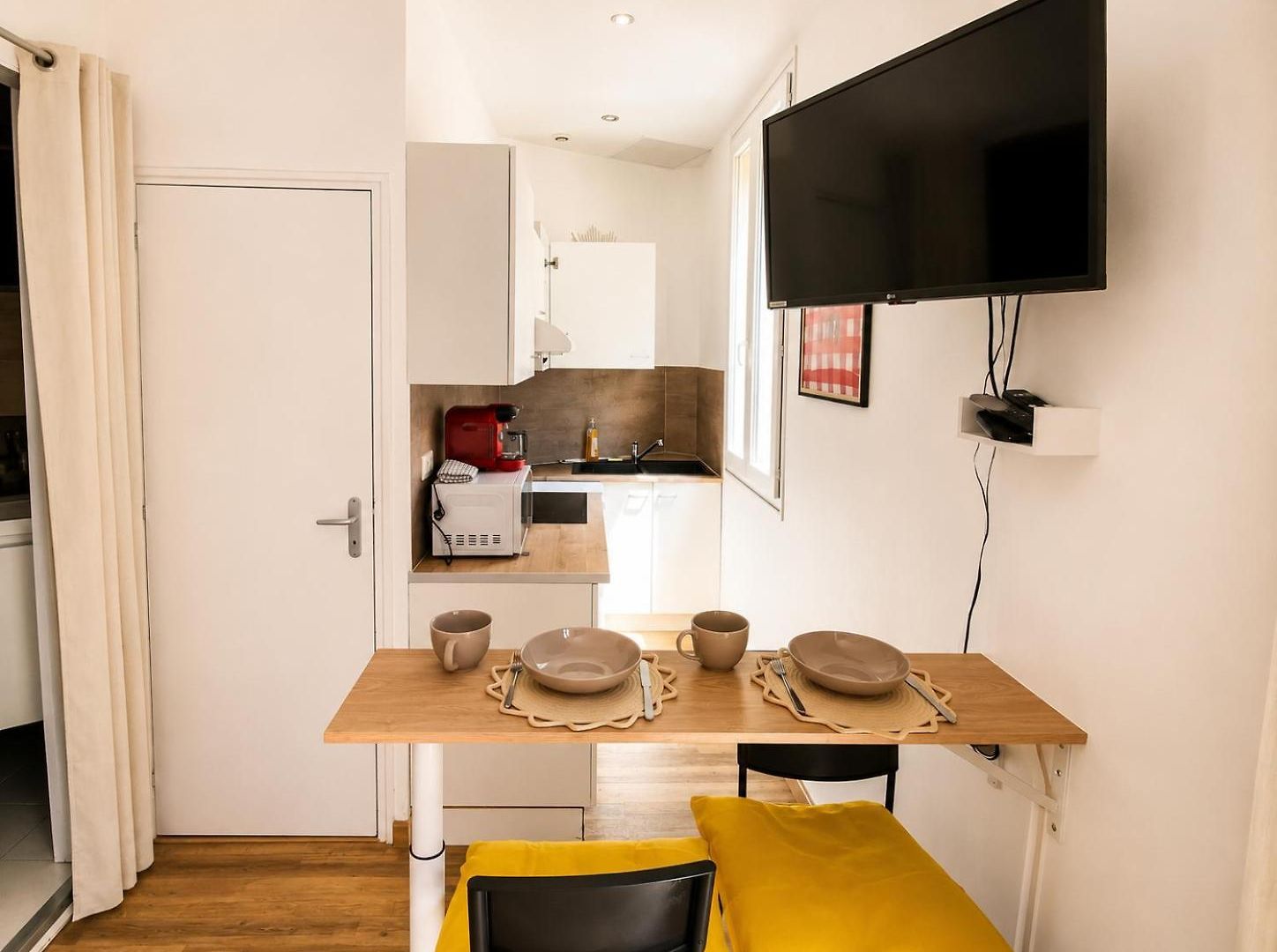 Apartment Studio, Downtown, Train Station, Wifi, Air Conditioning *