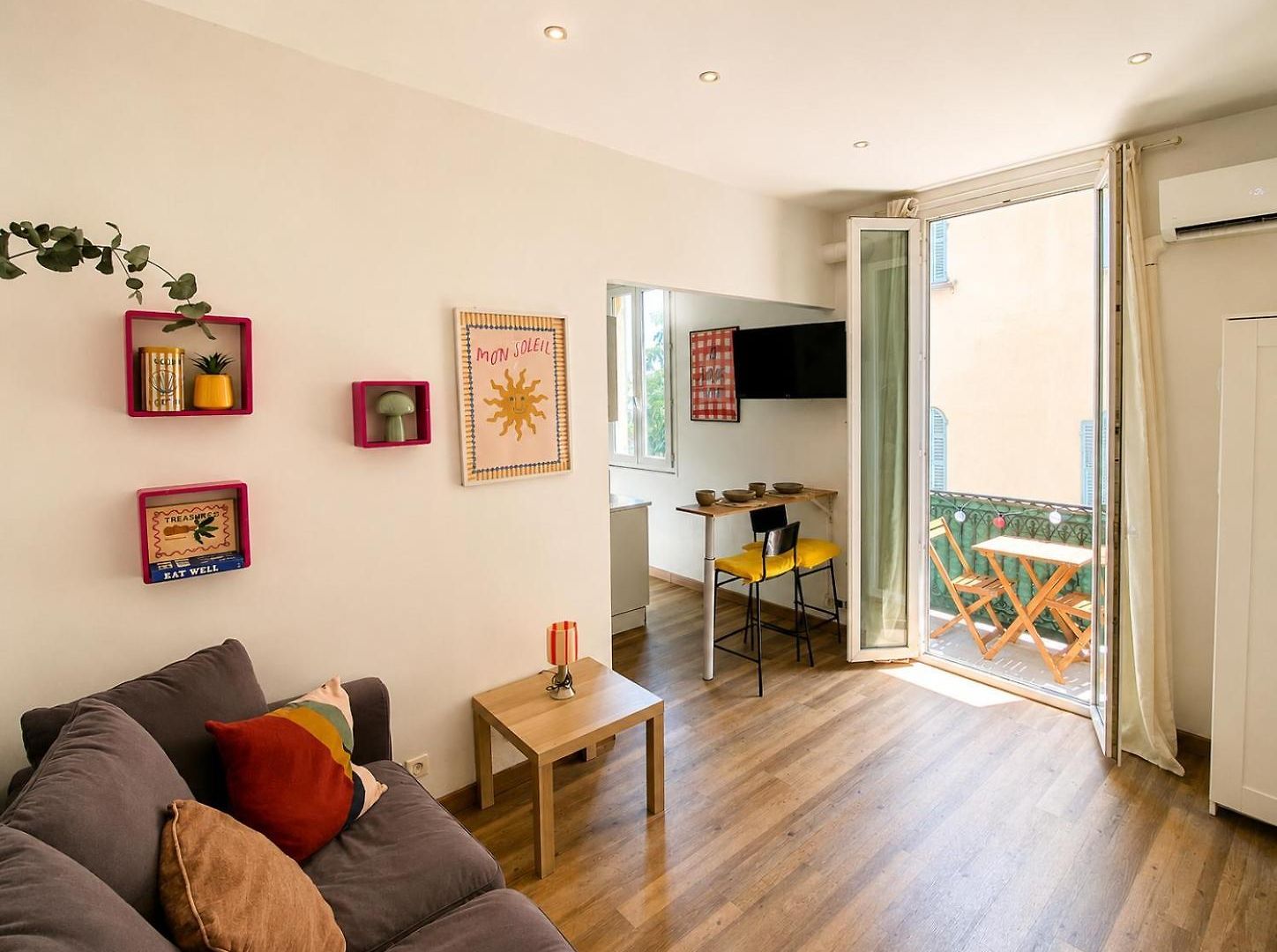 Apartment Studio, Downtown, Train Station, Wifi, Air Conditioning