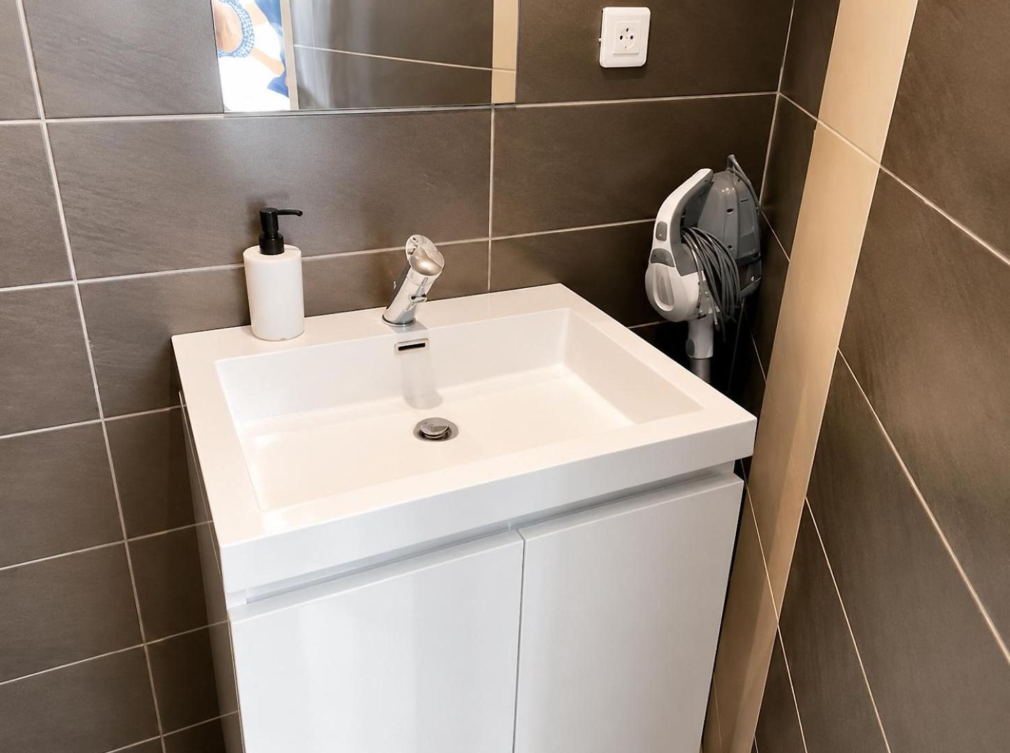Studio, Downtown, Train Station, Wifi, Air Conditioning Apartment *