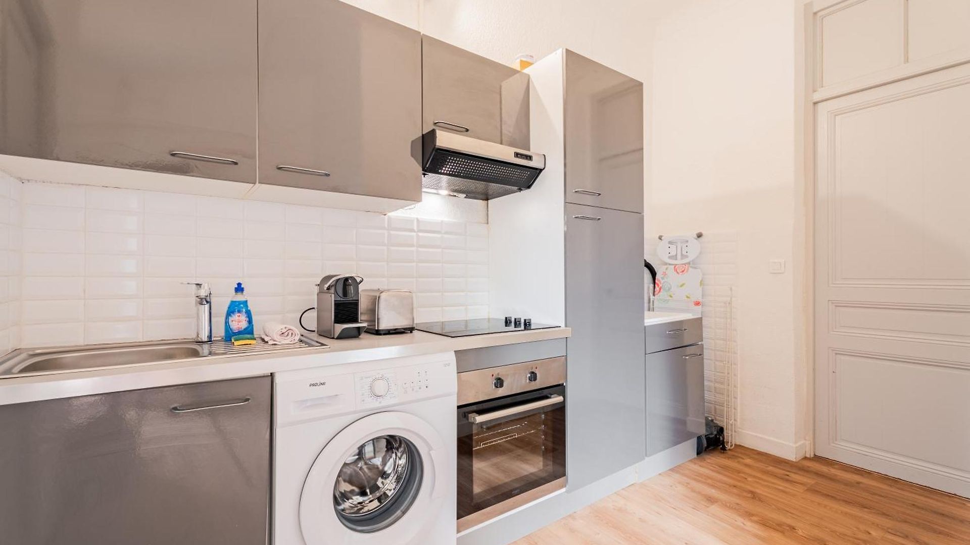 Charming Port Of Flat 1 Apartment *