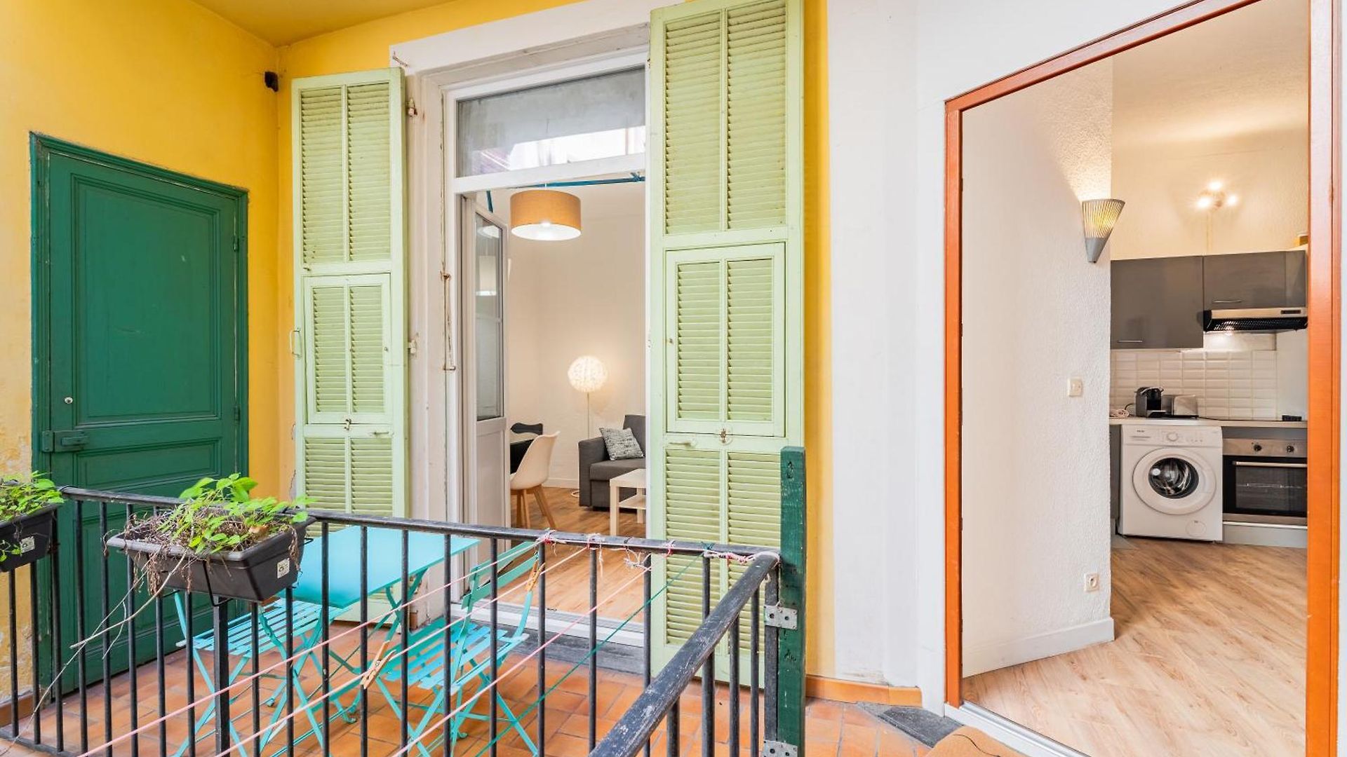 Charming Port Of Flat 1 Apartment *