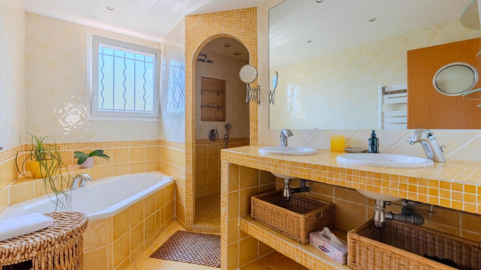 Bellet - De Charme, 4 Chambres, Plancha & Piscine Apartment *