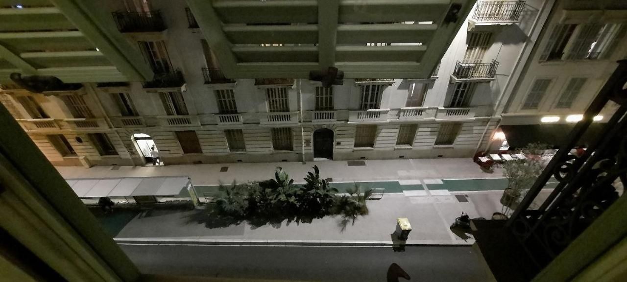 Tres Grande Climatisee Plein Centre Avec Balcon 3* Nice