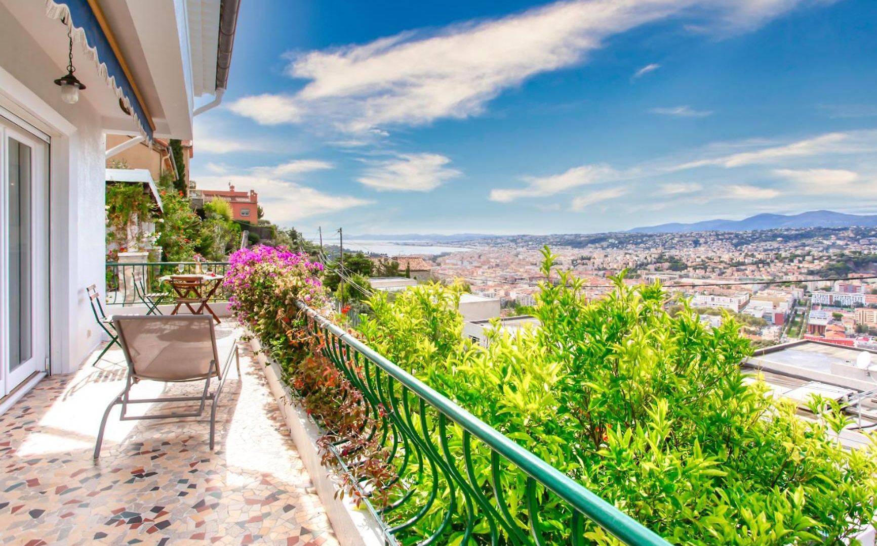 With Amazing View In A Perfect Location * Nice