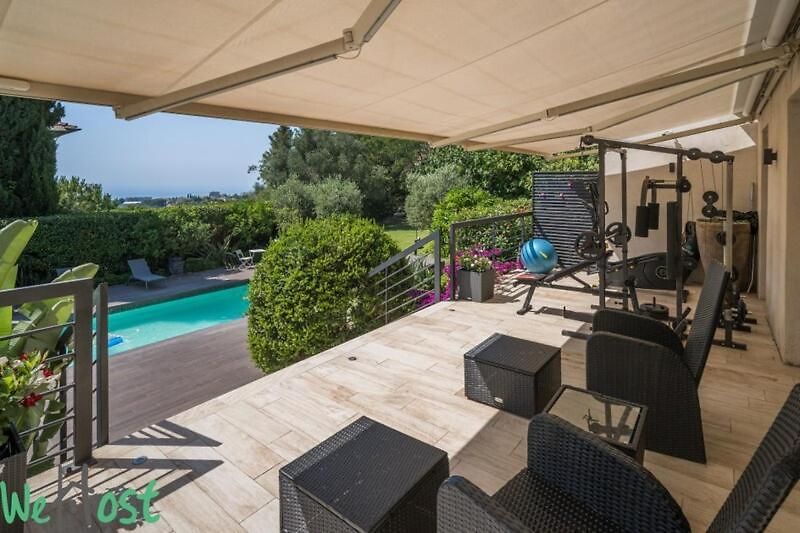 3 Bedrooms With Private Garden And Pool Holiday home