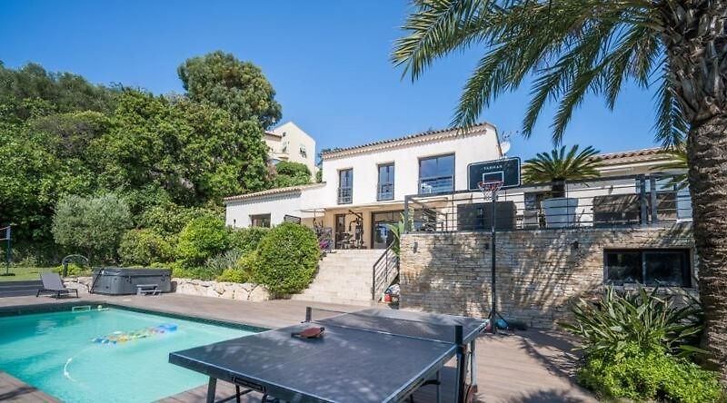 Holiday home 3 Bedrooms With Private Garden And Pool *