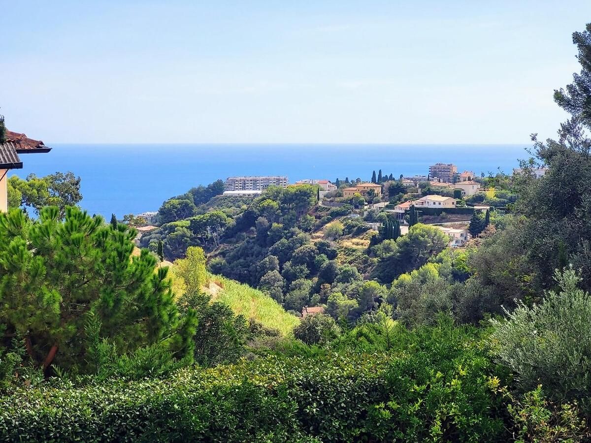 3 Bedrooms With Private Garden And Pool *