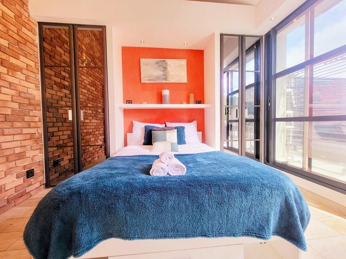 3 Bedrooms With Private Garden And Pool Holiday home *