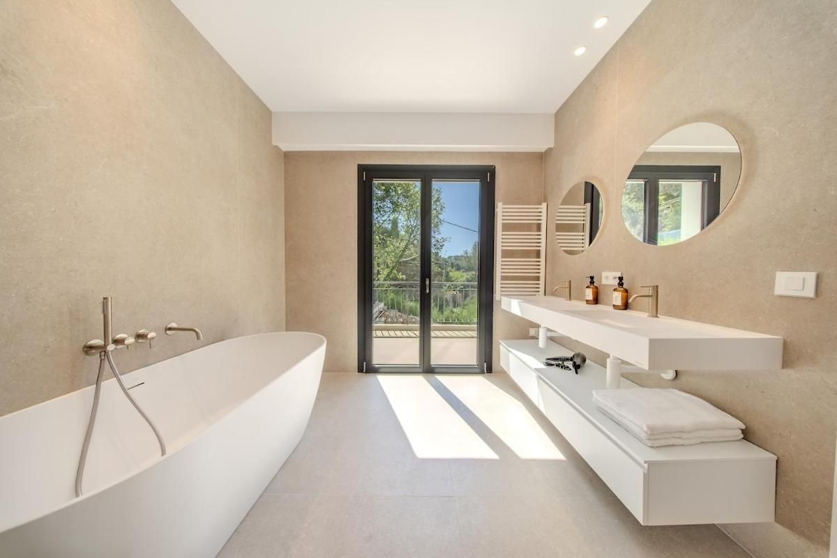 Villa Panoramic-view Villa, 5 En-suites, Pool, Sleeps 10