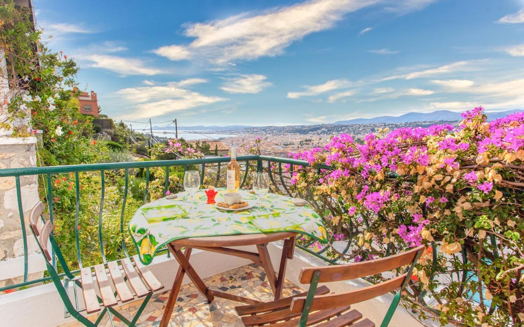 With Amazing View In A Perfect Location Villa Nice
