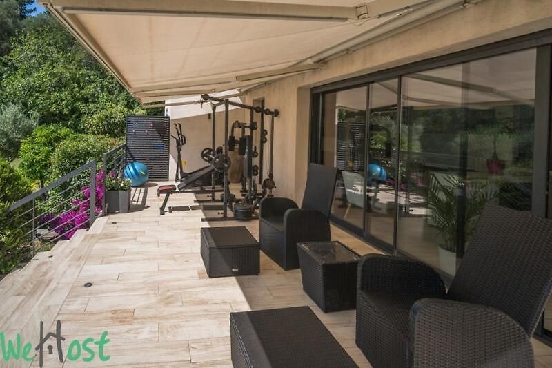 3 Bedrooms With Private Garden And Pool Holiday home Nice