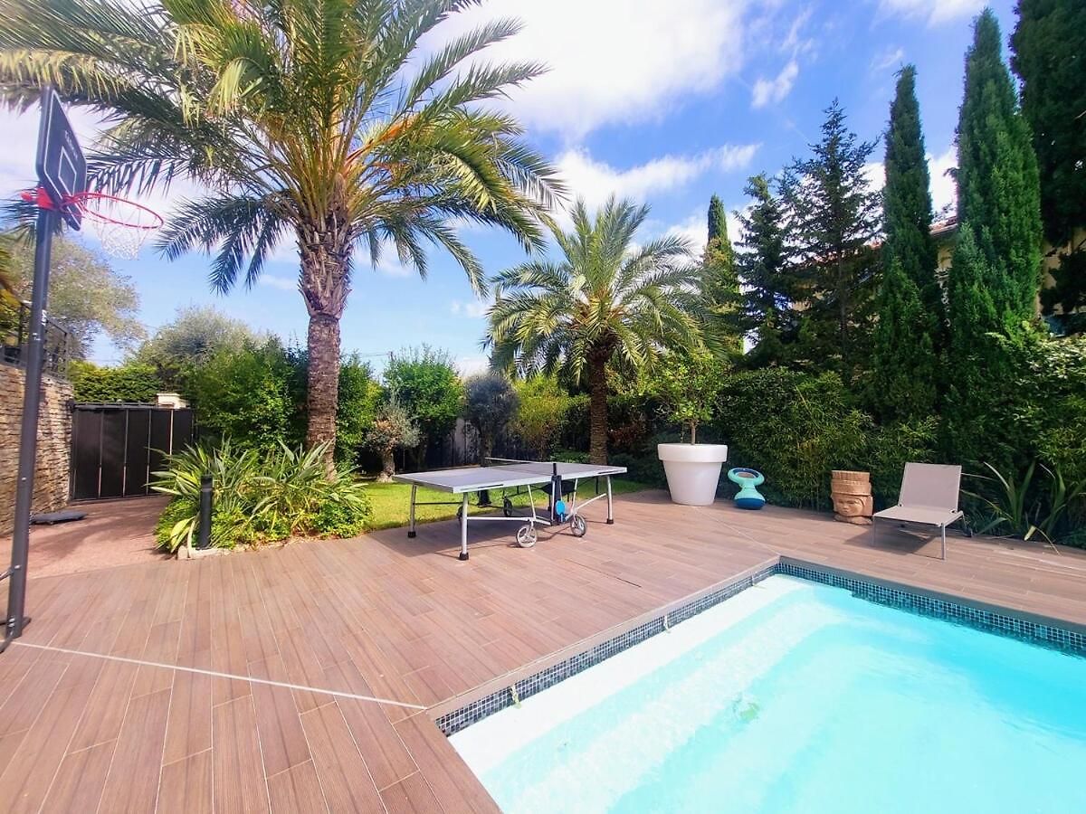 3 Bedrooms With Private Garden And Pool