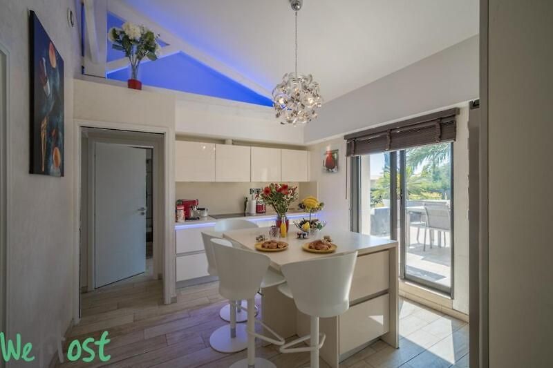 3 Bedrooms With Private Garden And Pool Holiday home