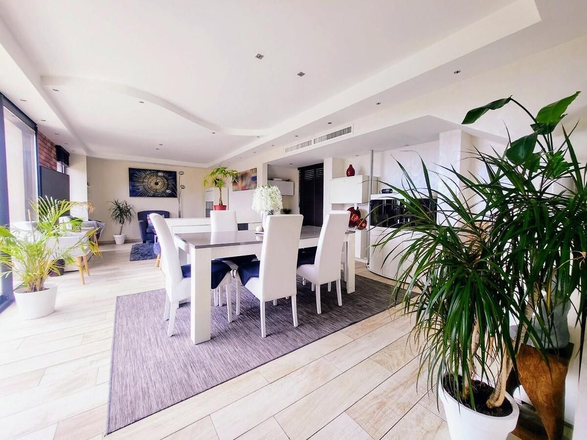 3 Bedrooms With Private Garden And Pool * Nice